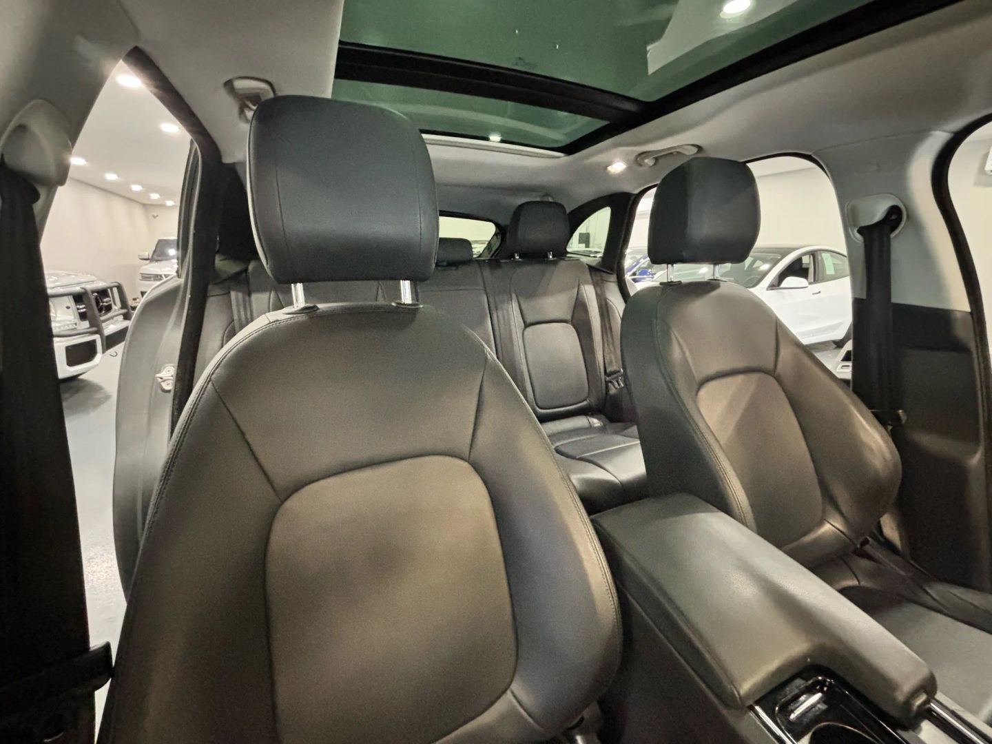 2018 Jaguar F-pace 30t Premium Sport Utility 4d - Image 20