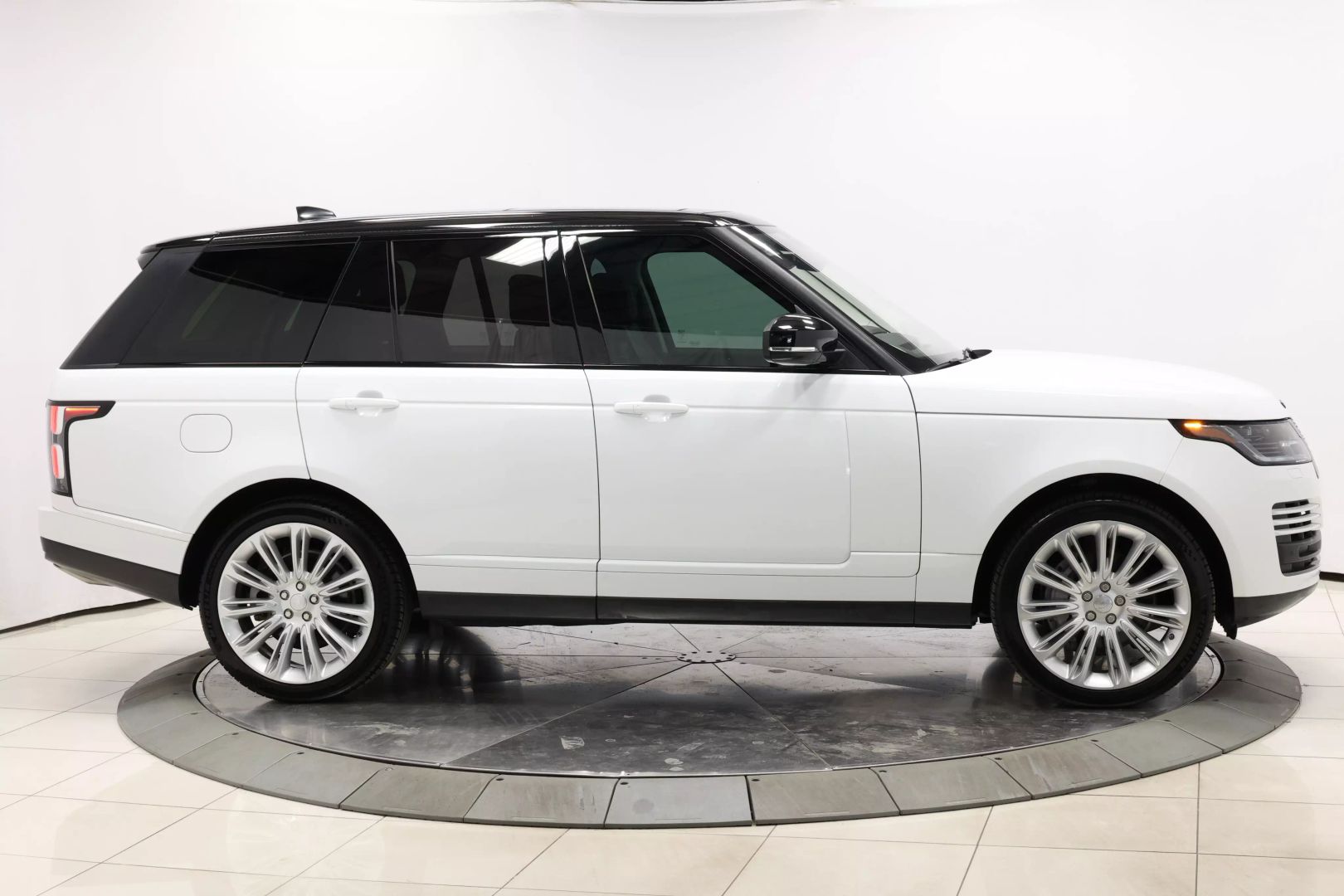 2018 Land Rover Range Rover - Image 73
