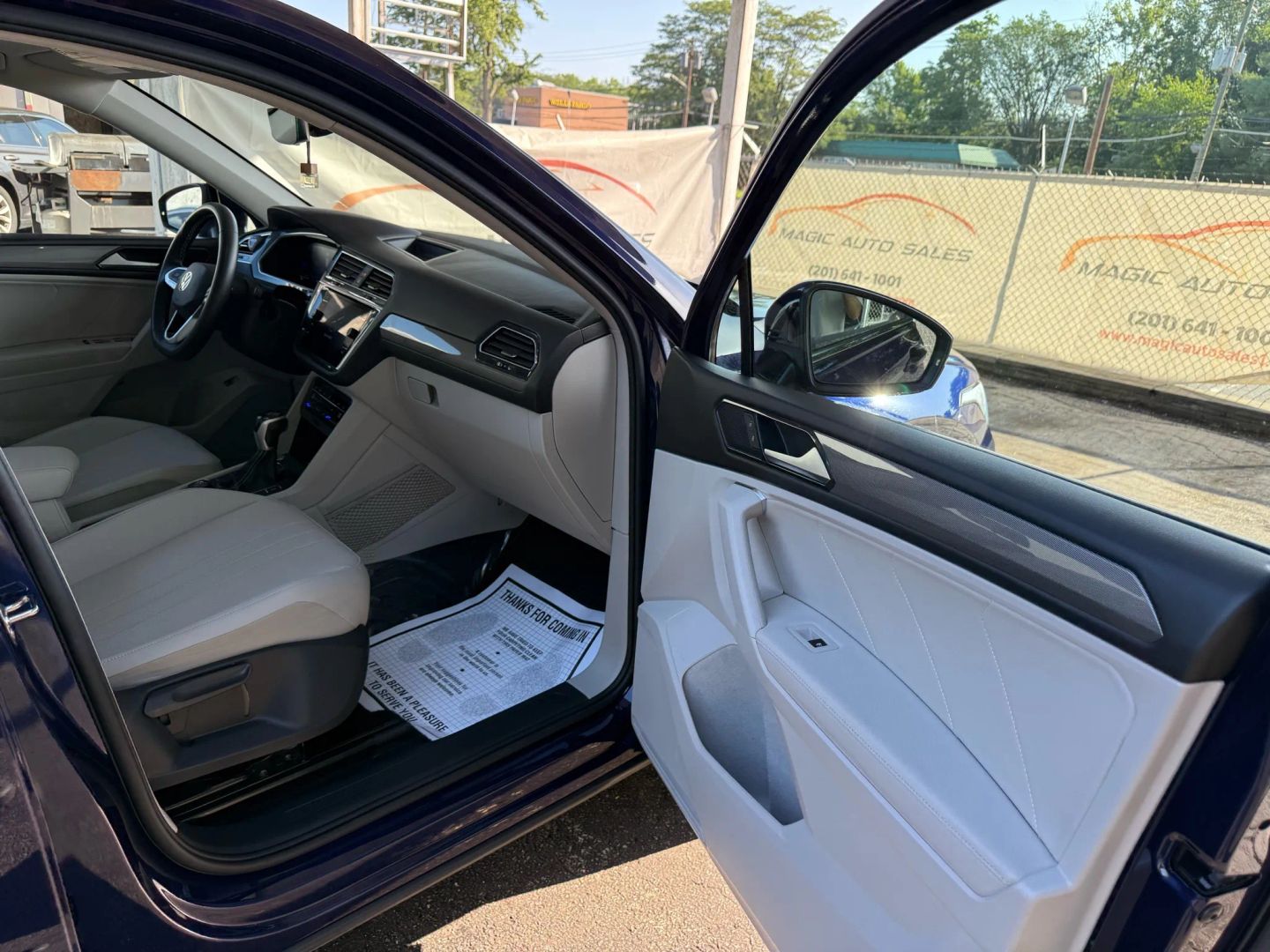 2022 Volkswagen Tiguan - Image 24