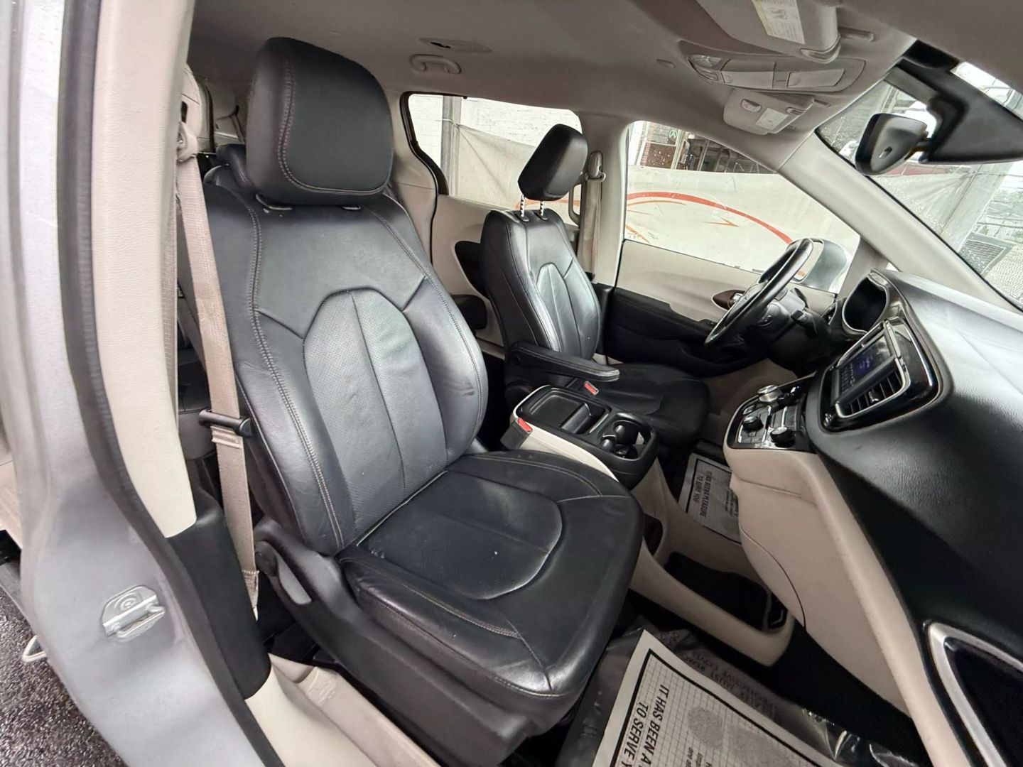 2019 Chrysler Pacifica - Image 23
