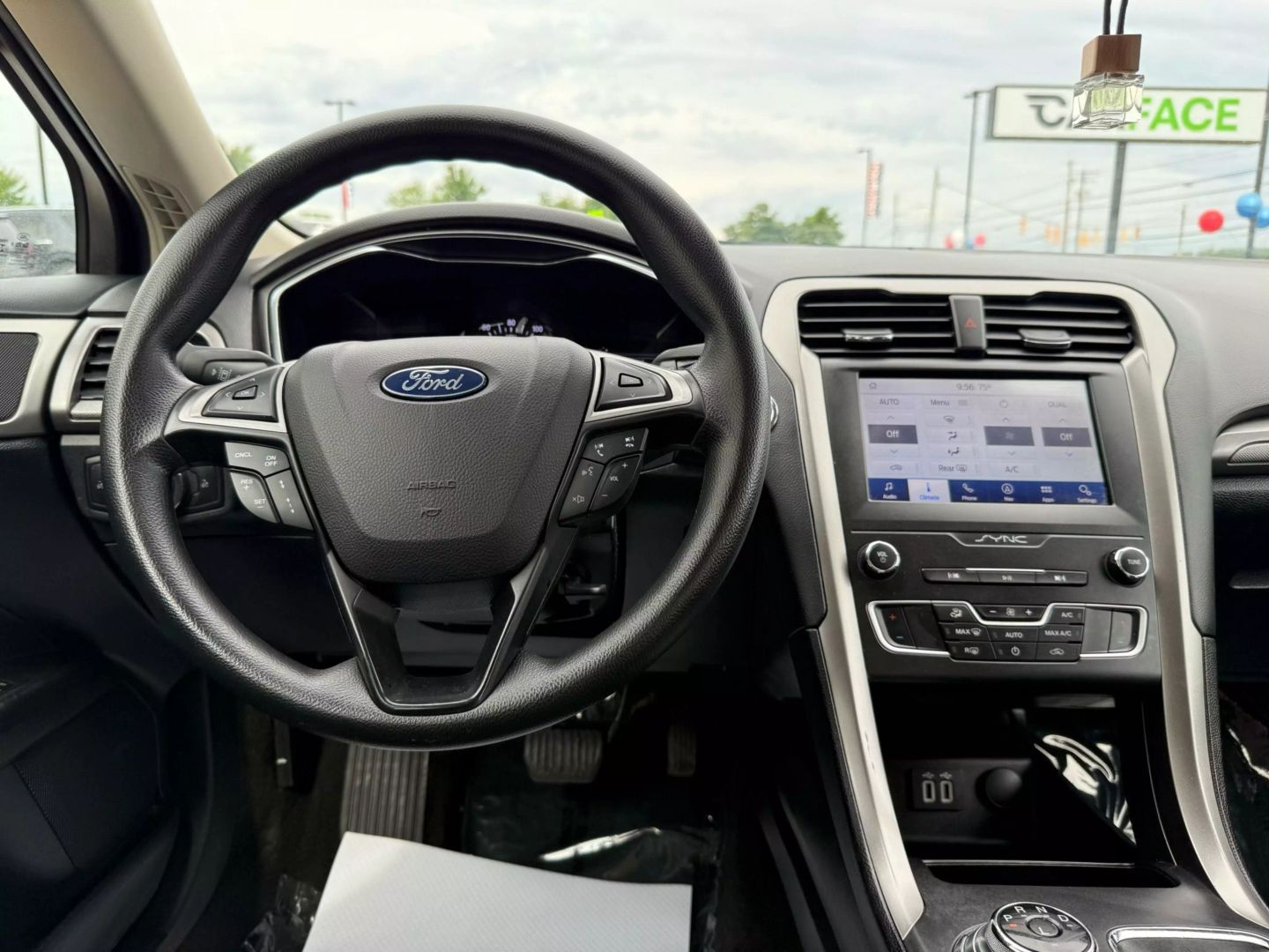 2020 Ford Fusion - Image 25