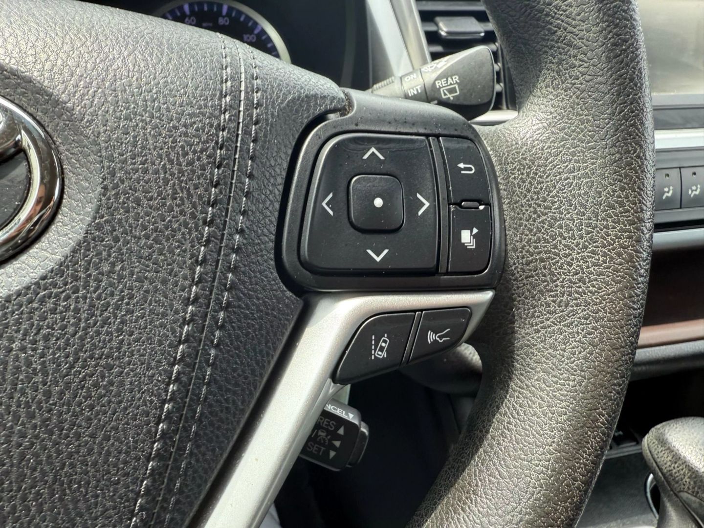2019 Toyota Highlander - Image 25