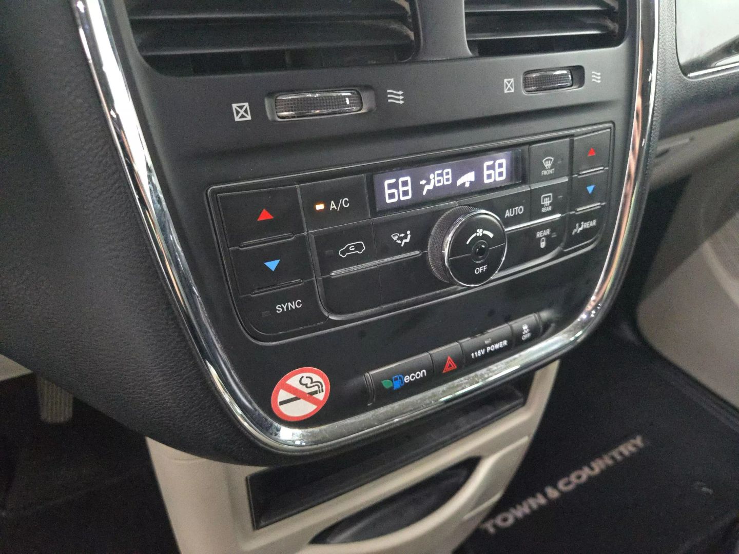 2015 Chrysler Town & Country - Image 23