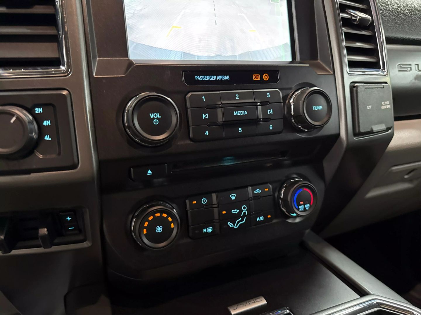 2017 Ford F250 Super Duty Crew Cab - Image 21