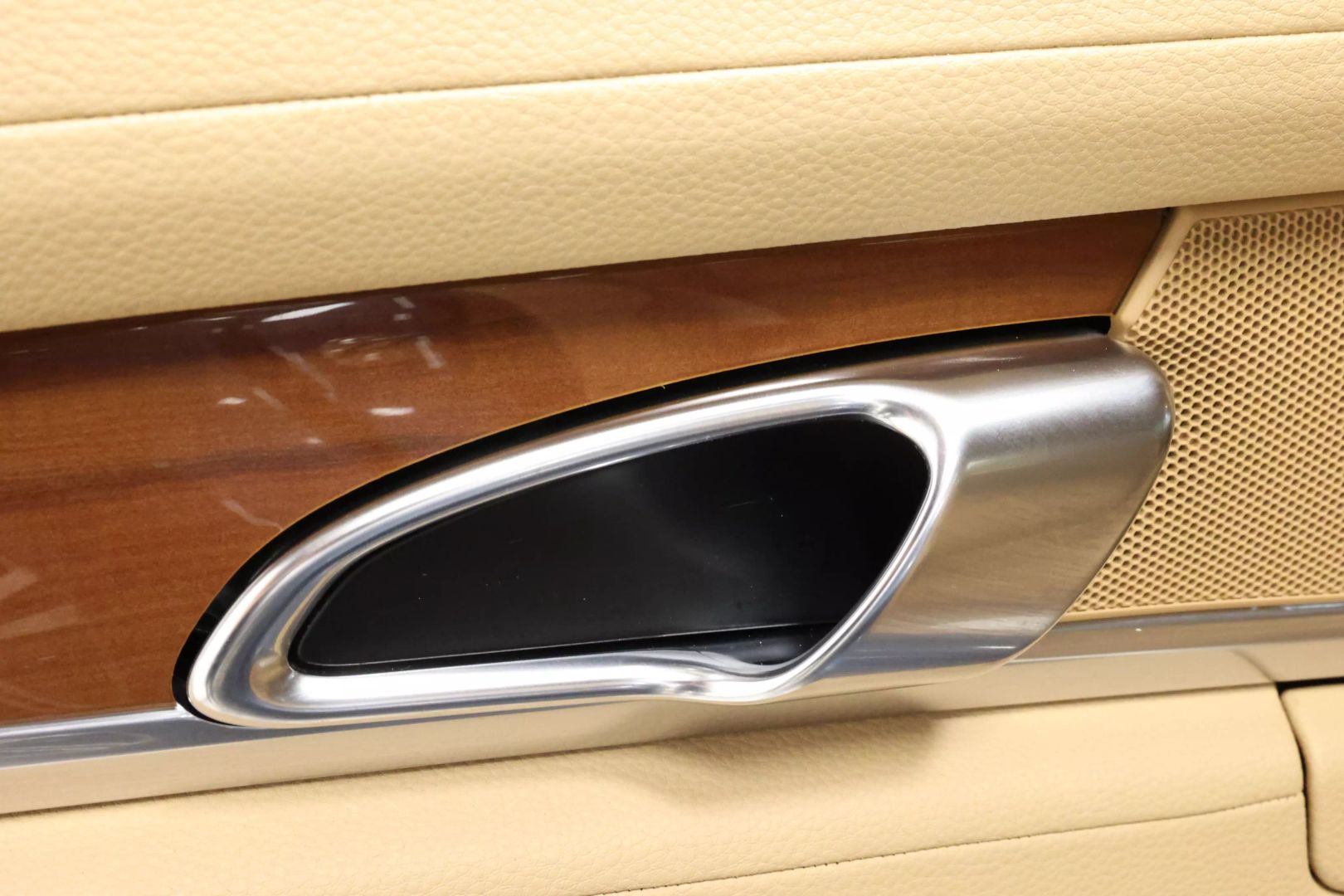 2014 Porsche Panamera - Image 51