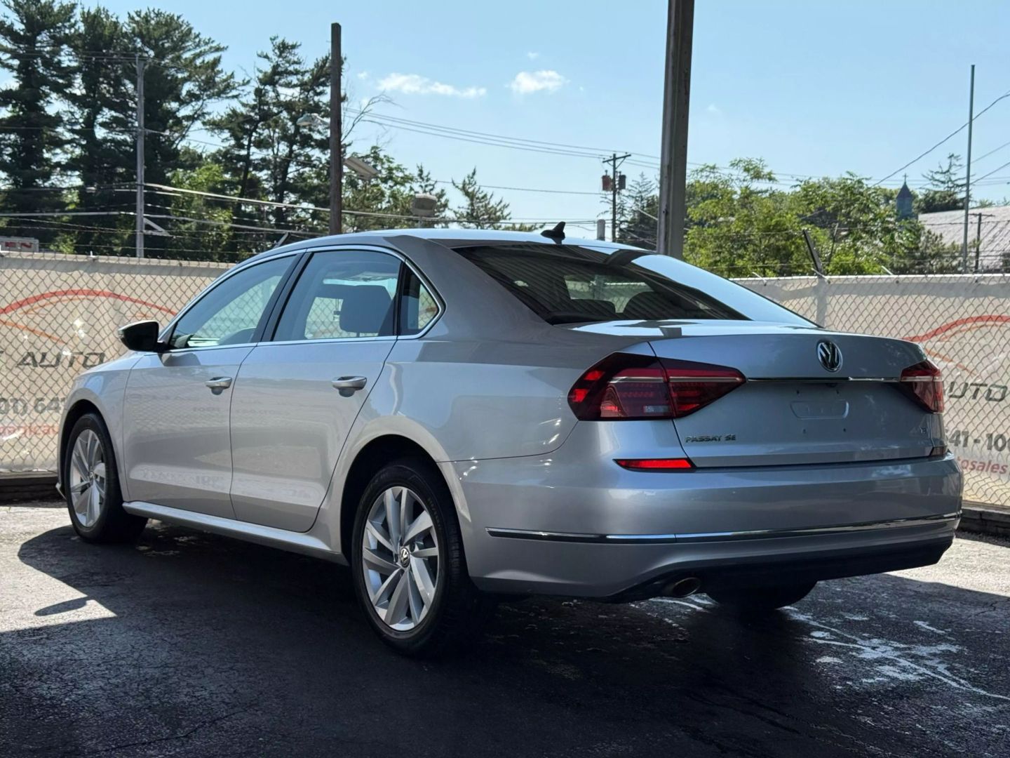 2018 Volkswagen Passat - Image 9