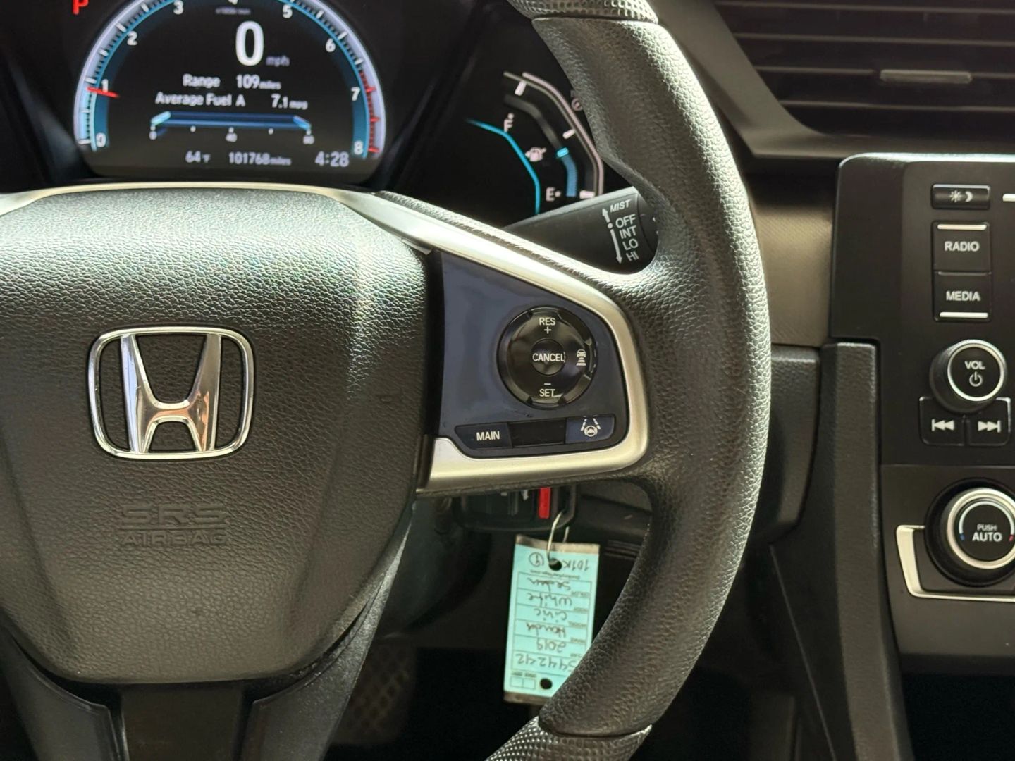 2019 Honda Civic - Image 32