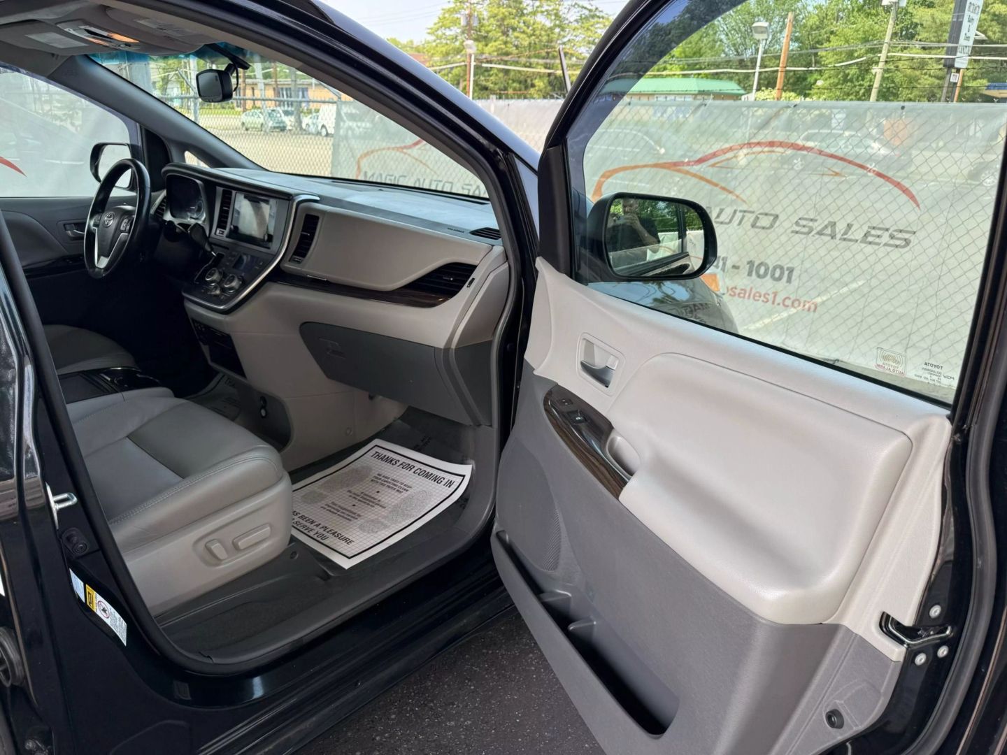 2017 Toyota Sienna - Image 22