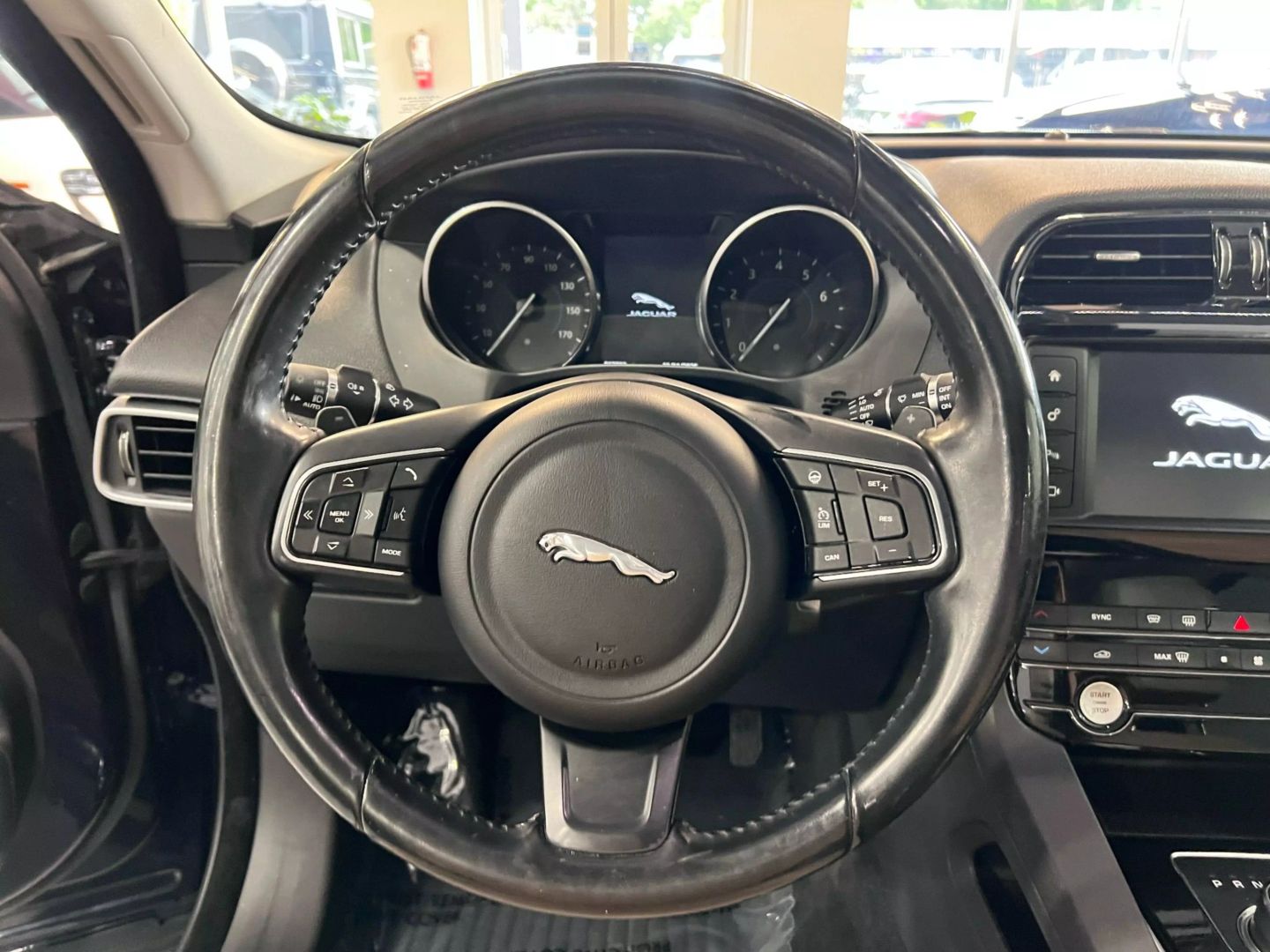 2018 Jaguar F-pace 25t Premium Sport Utility 4d - Image 15
