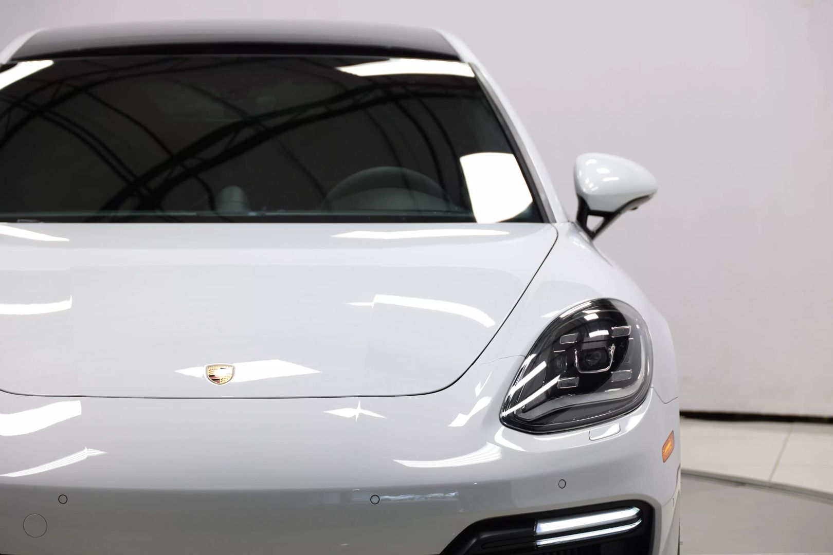 2020 Porsche Panamera - Image 109