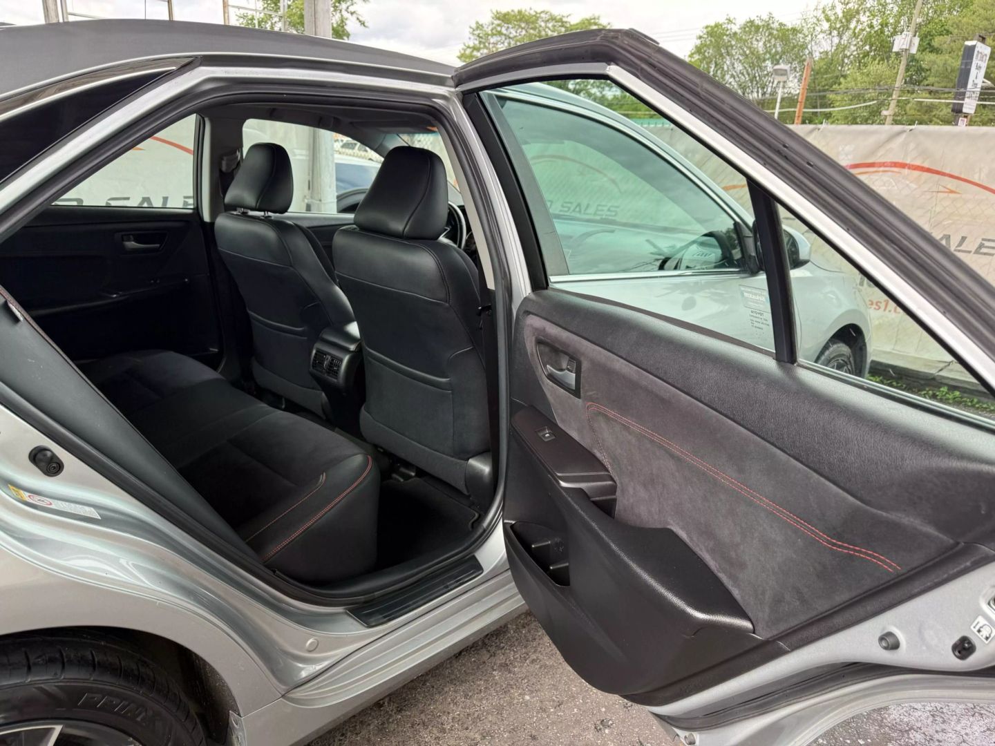 2015 Toyota Camry - Image 21