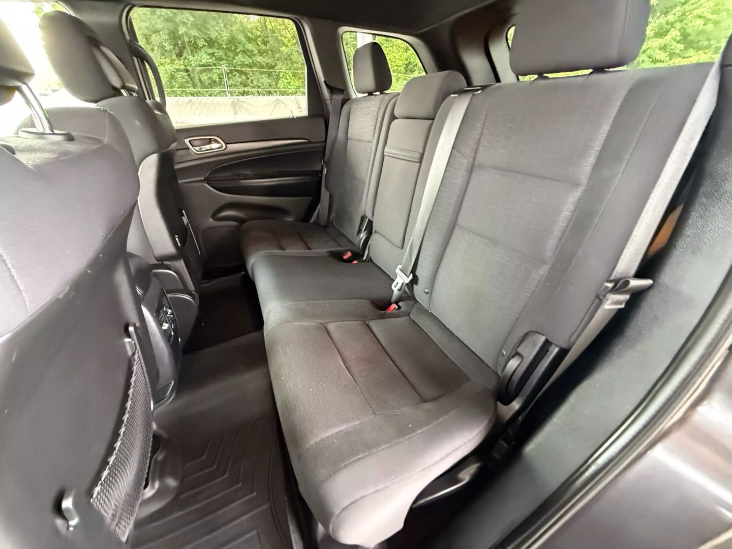 2017 Jeep Grand Cherokee - Image 19