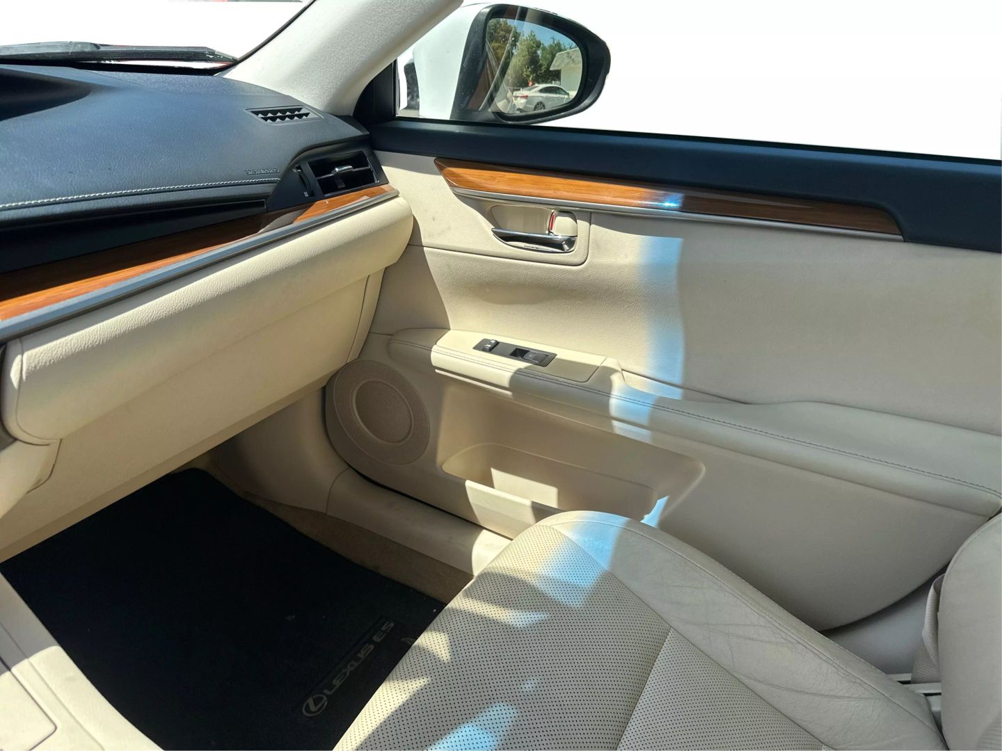 2013 LEXUS ES SEDAN 4-CYL, HYBRID, 2.5 LITER ES 300H SEDAN 4D