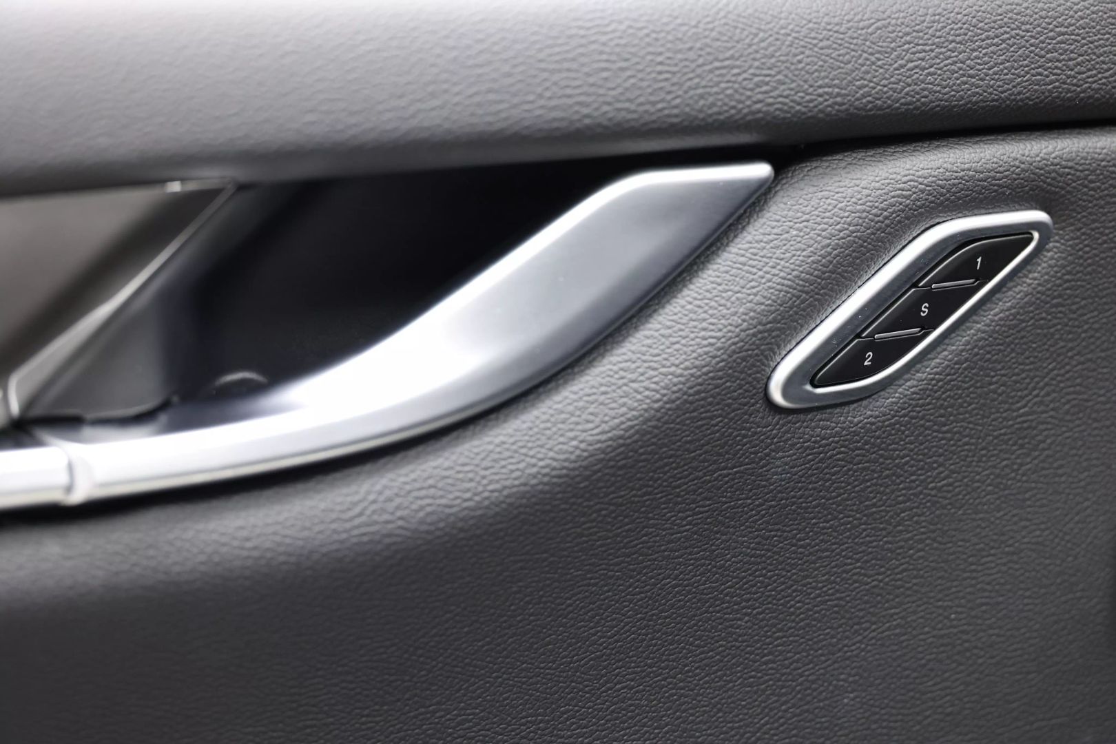 2020 Maserati Ghibli - Image 11