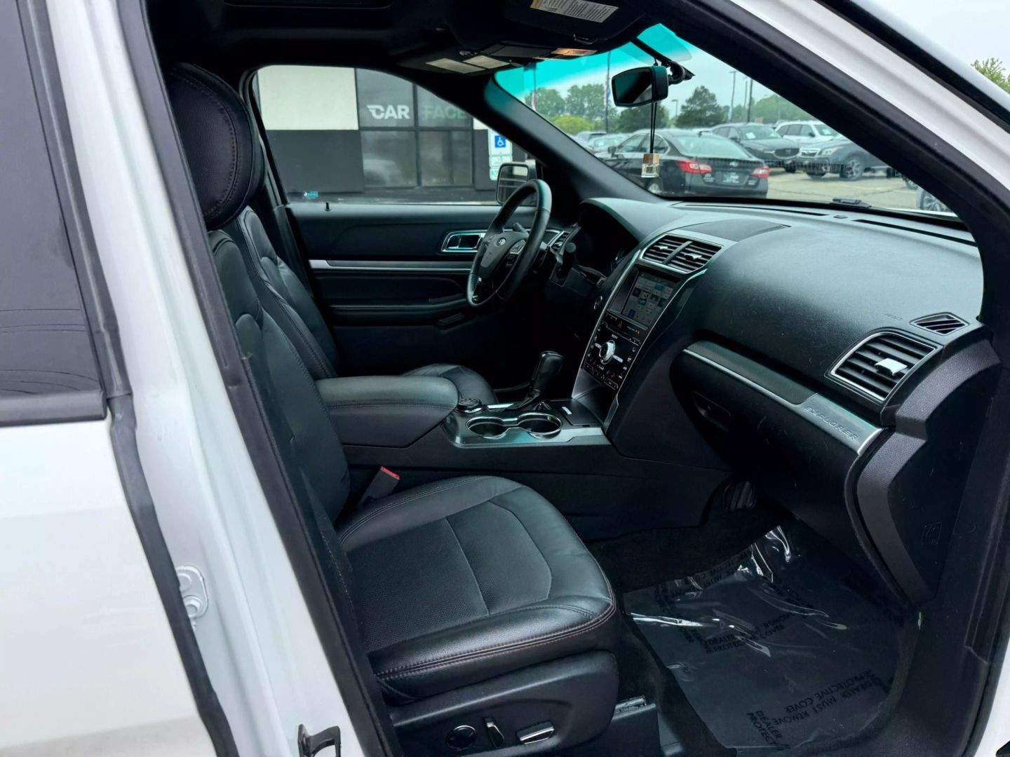 2017 Ford Explorer - Image 27