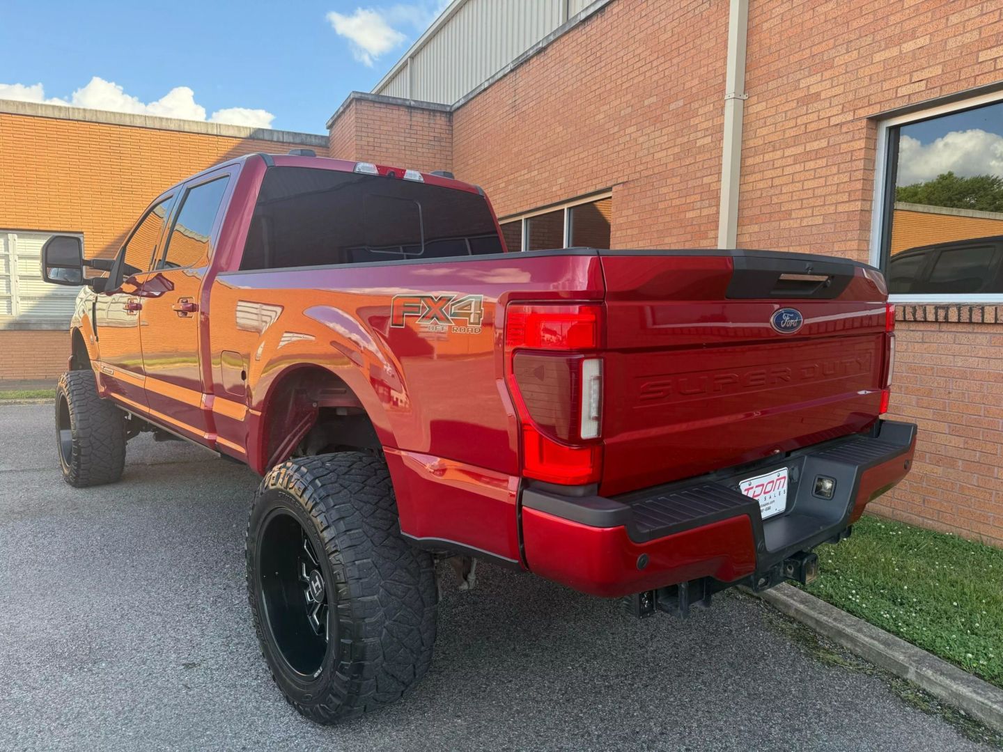 2020 Ford F250 Super Duty Crew Cab - Image 5