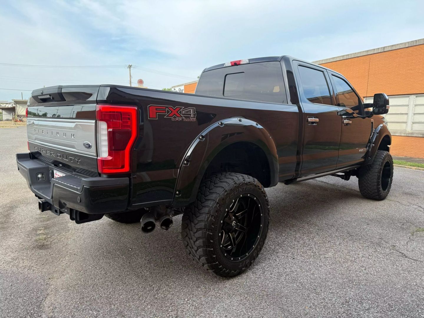 2019 Ford F350 Super Duty Crew Cab - Image 6