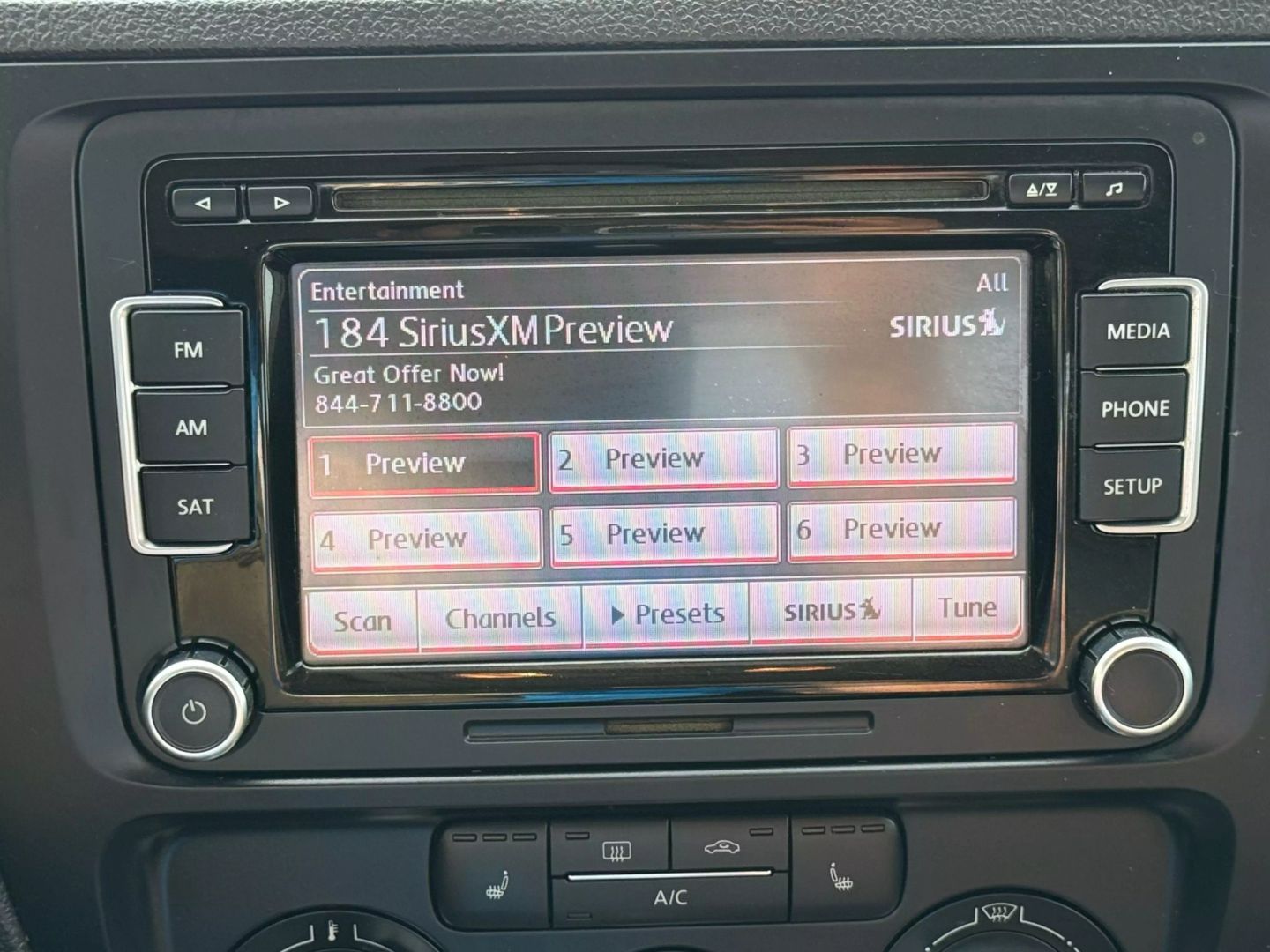2013 Volkswagen Jetta - Image 32