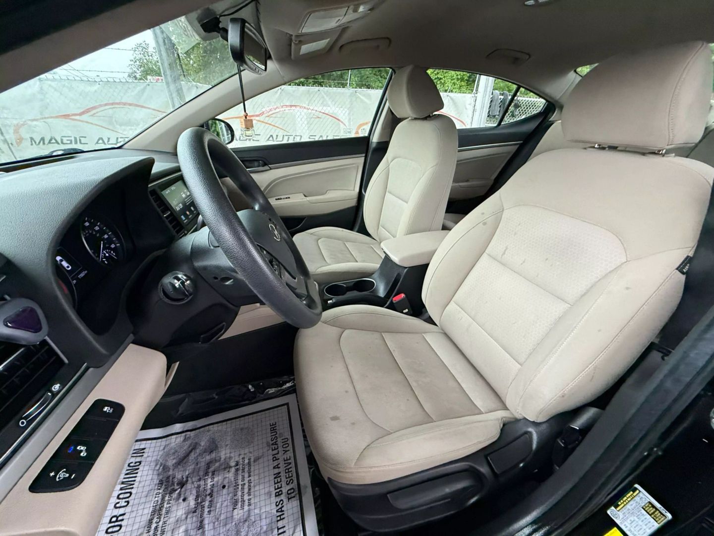 2018 Hyundai Elantra - Image 16