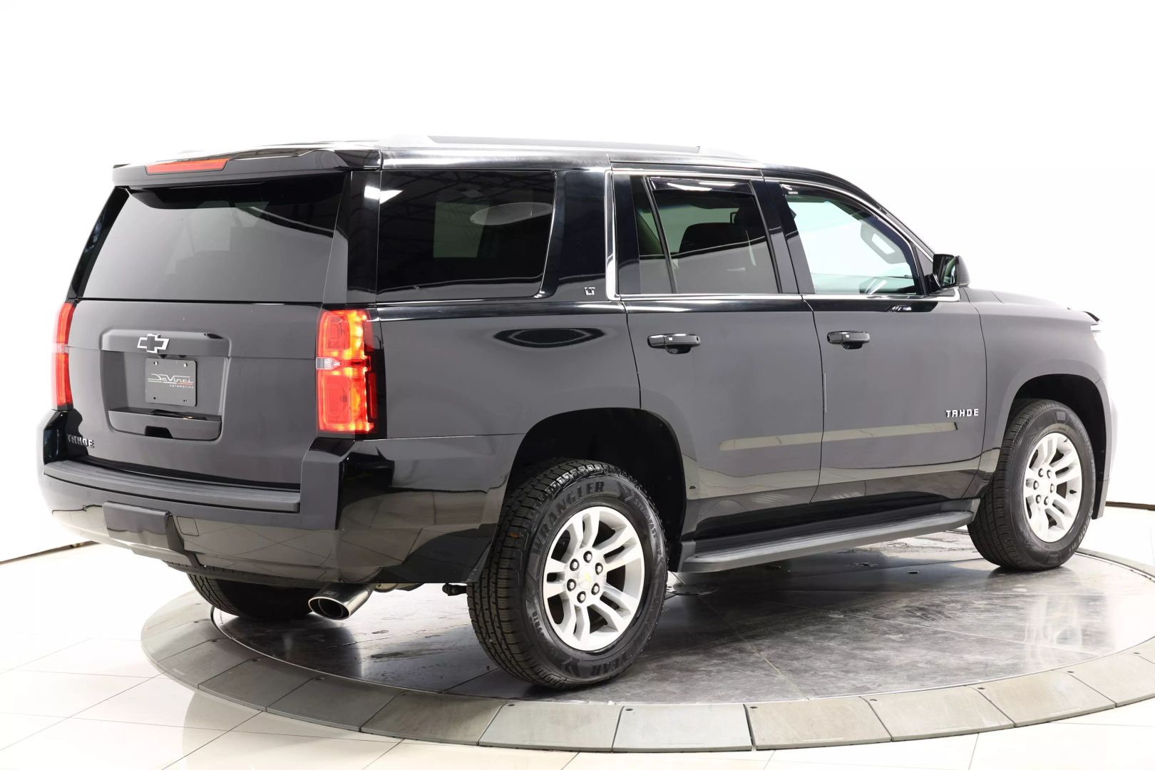 2016 Chevrolet Tahoe - Image 4
