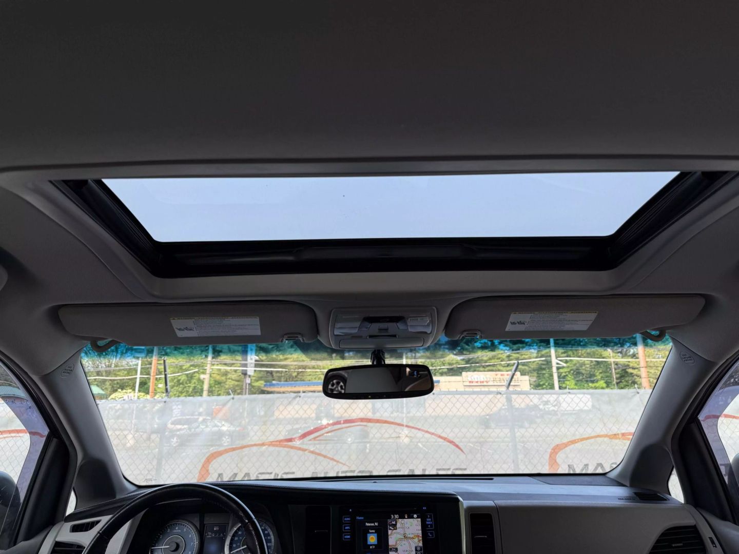 2017 Toyota Sienna - Image 36