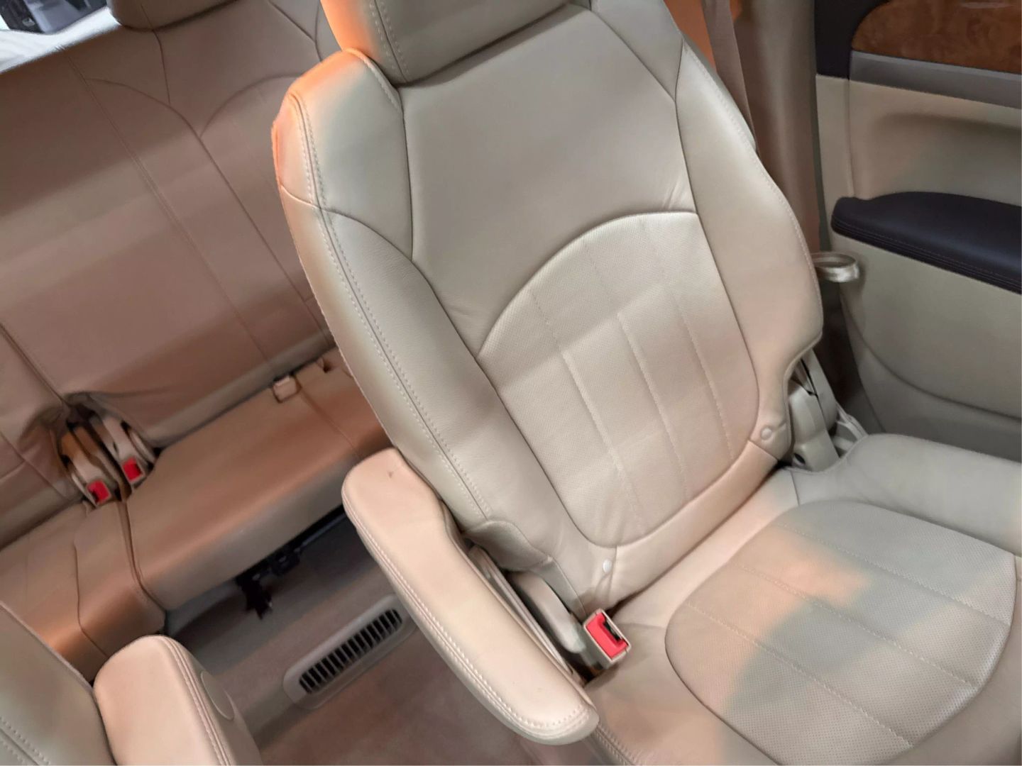 2011 Buick Enclave - Image 35