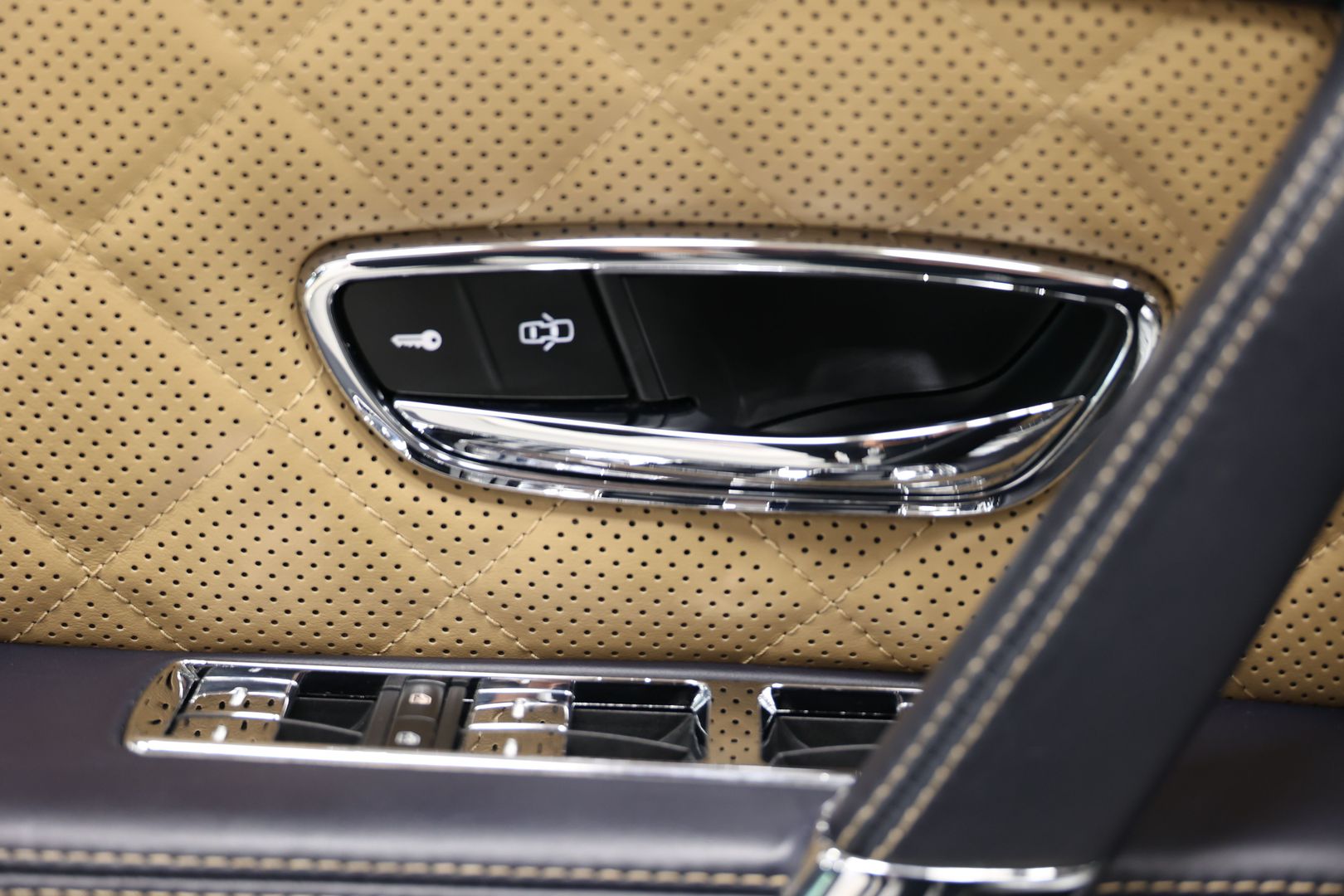 2017 Bentley Flying Spur - Image 11