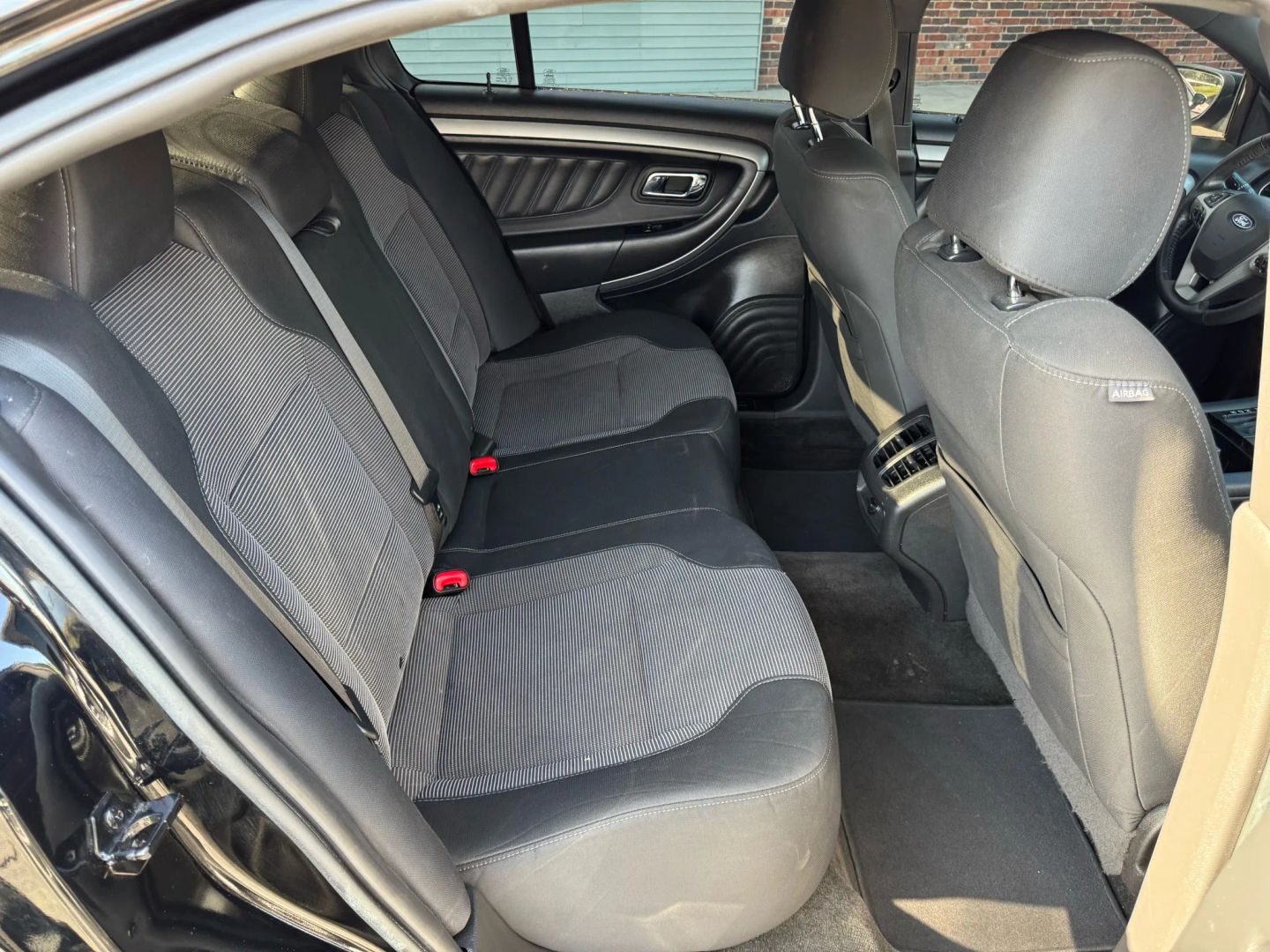 2016 Ford Taurus - Image 16