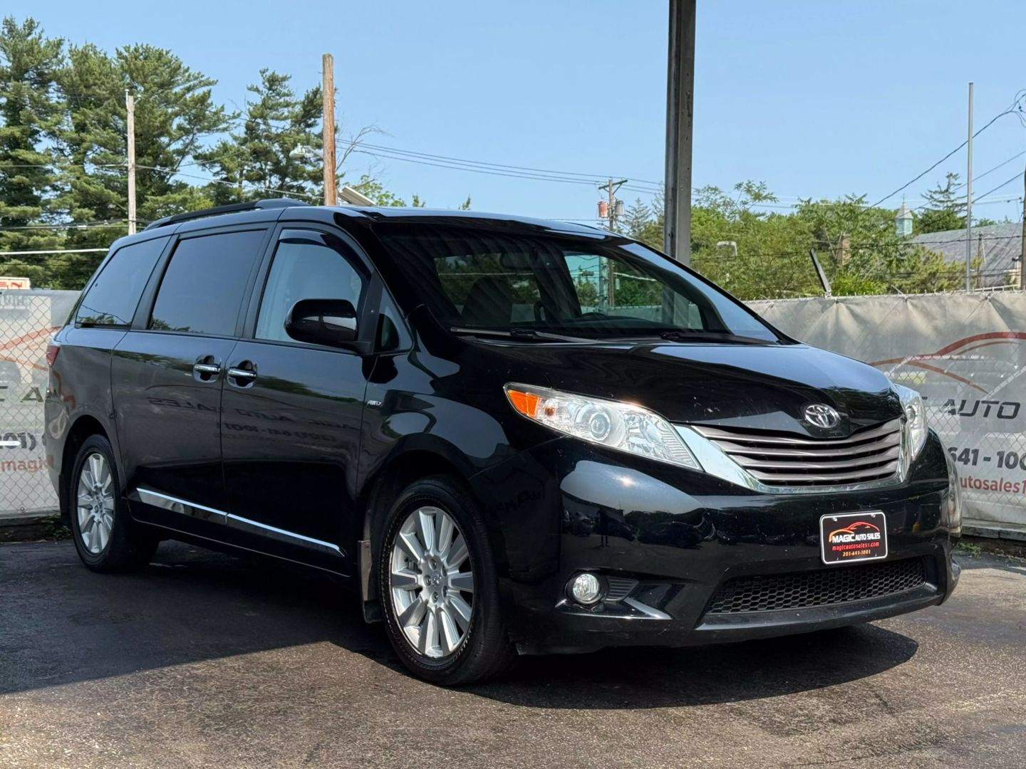 2017 Toyota Sienna - Image 6