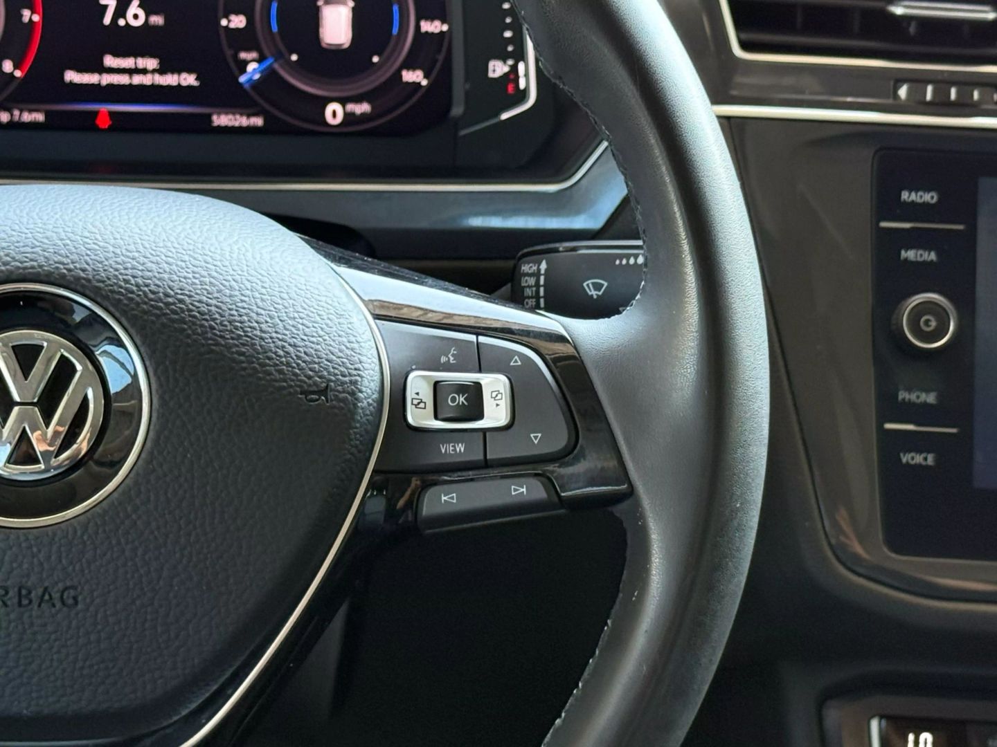 2020 Volkswagen Tiguan - Image 35