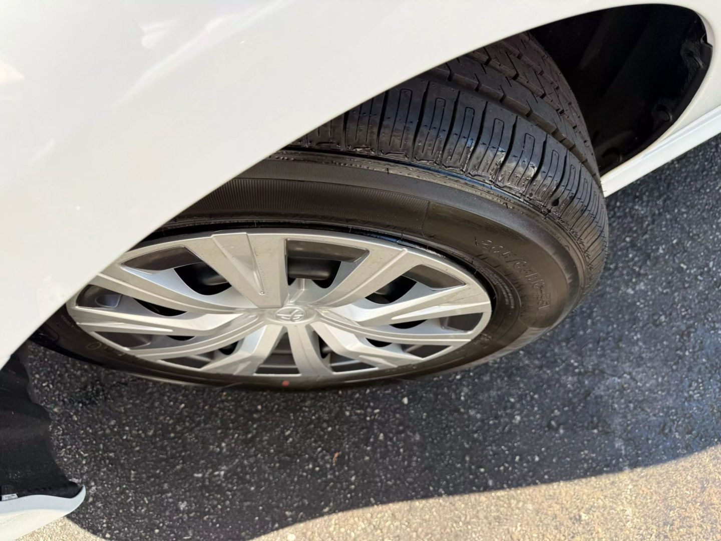 2022 Toyota Camry Hybrid - Image 38