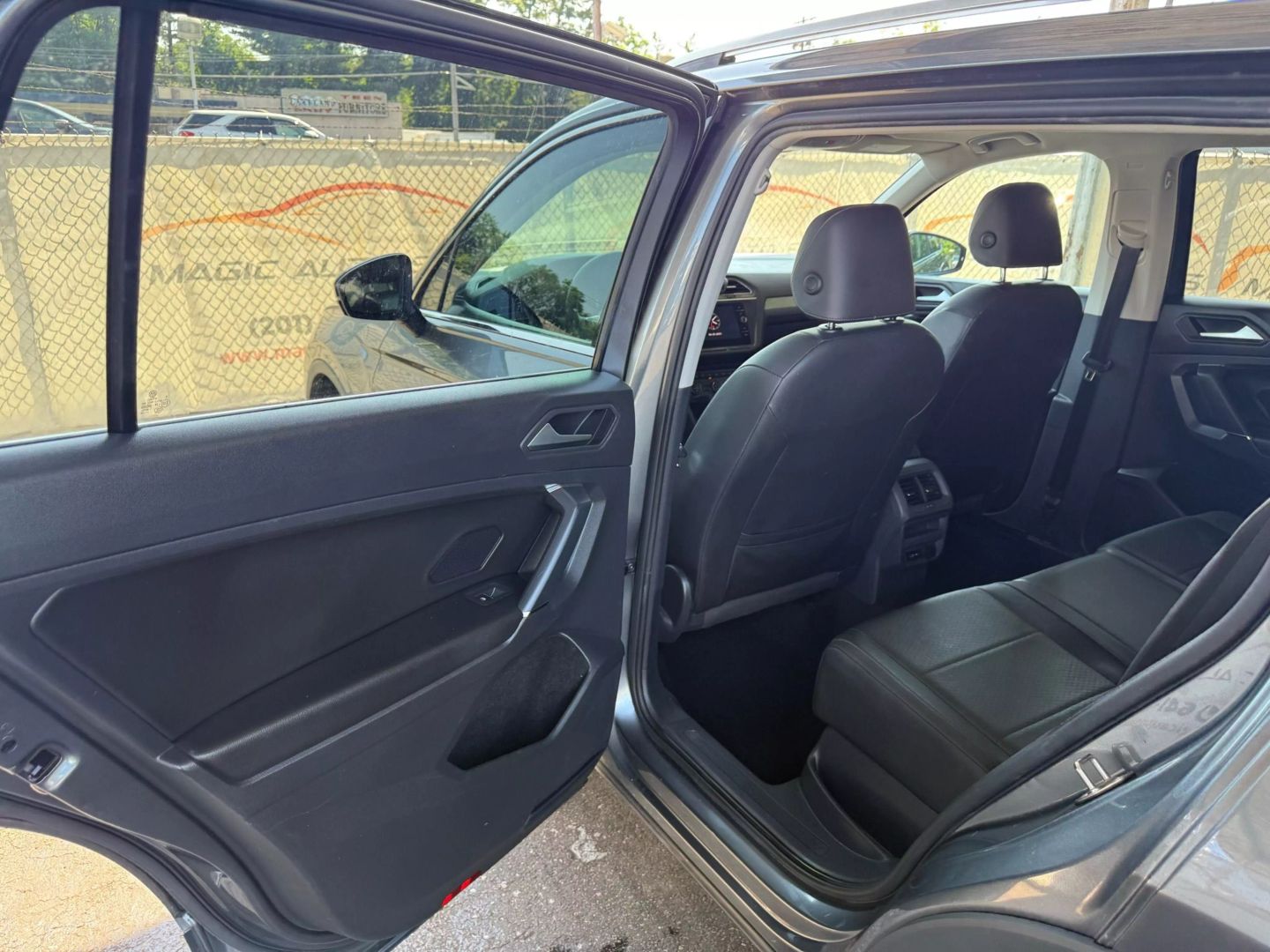2020 Volkswagen Tiguan - Image 17