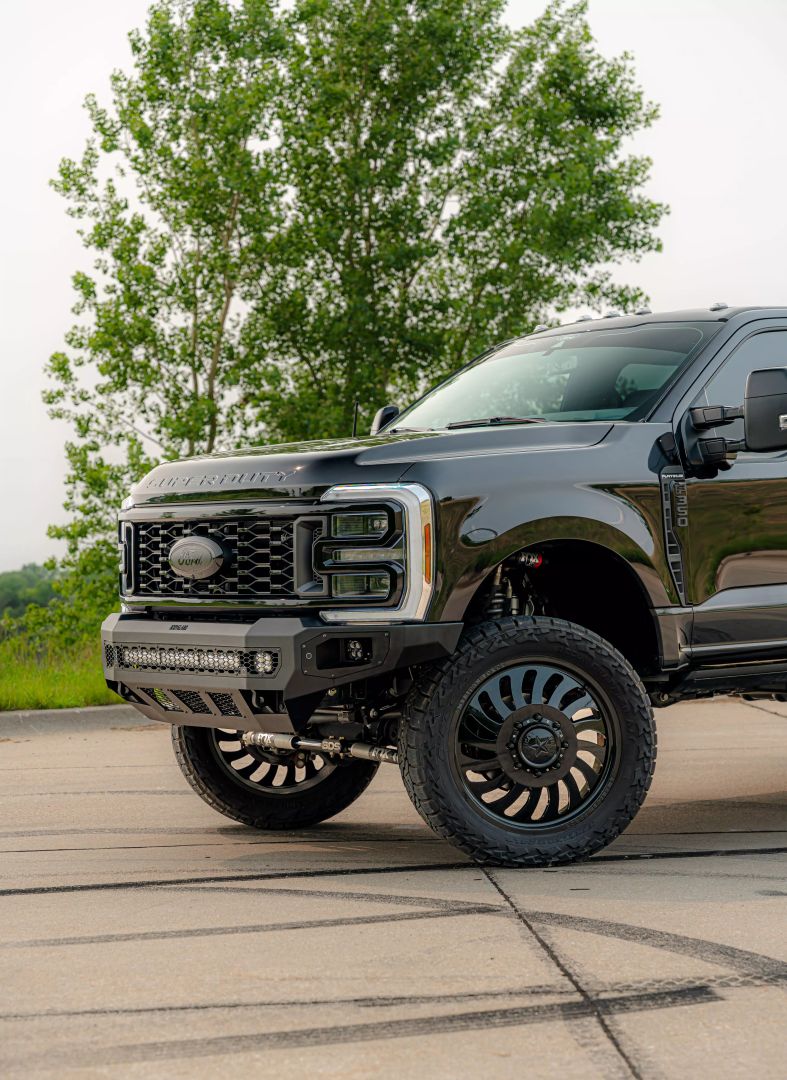 2024 Ford F350 Super Duty Crew Cab - Image 3
