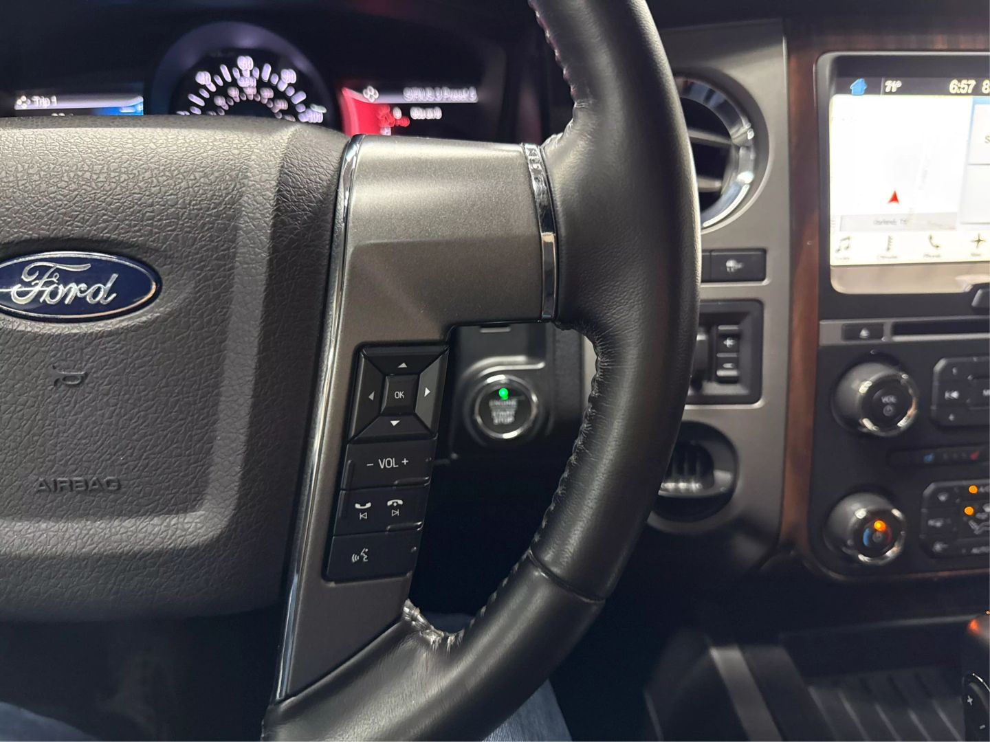 2017 Ford Expedition - Image 28