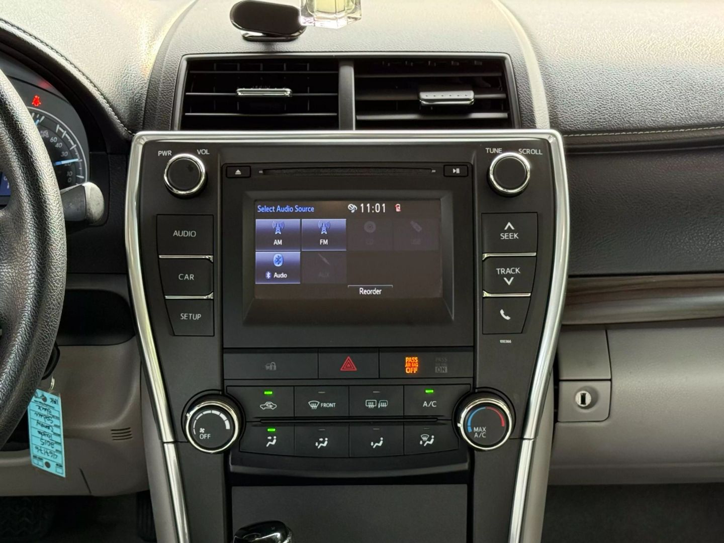 2015 Toyota Camry - Image 28