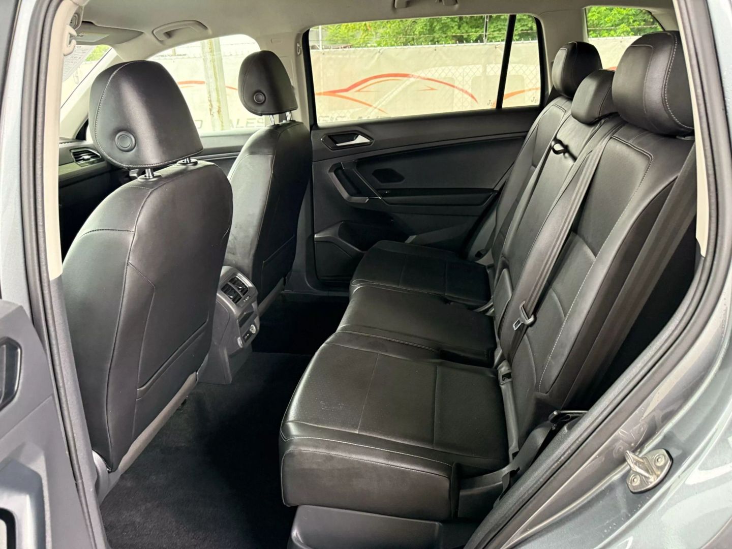 2018 Volkswagen Tiguan - Image 18
