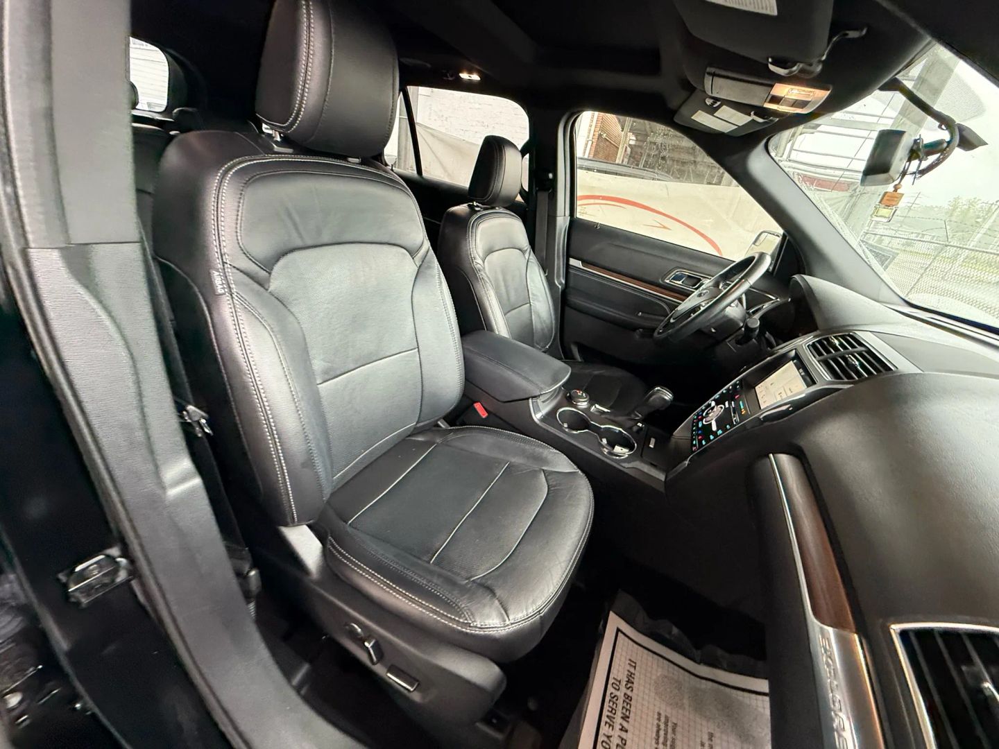 2018 Ford Explorer - Image 27