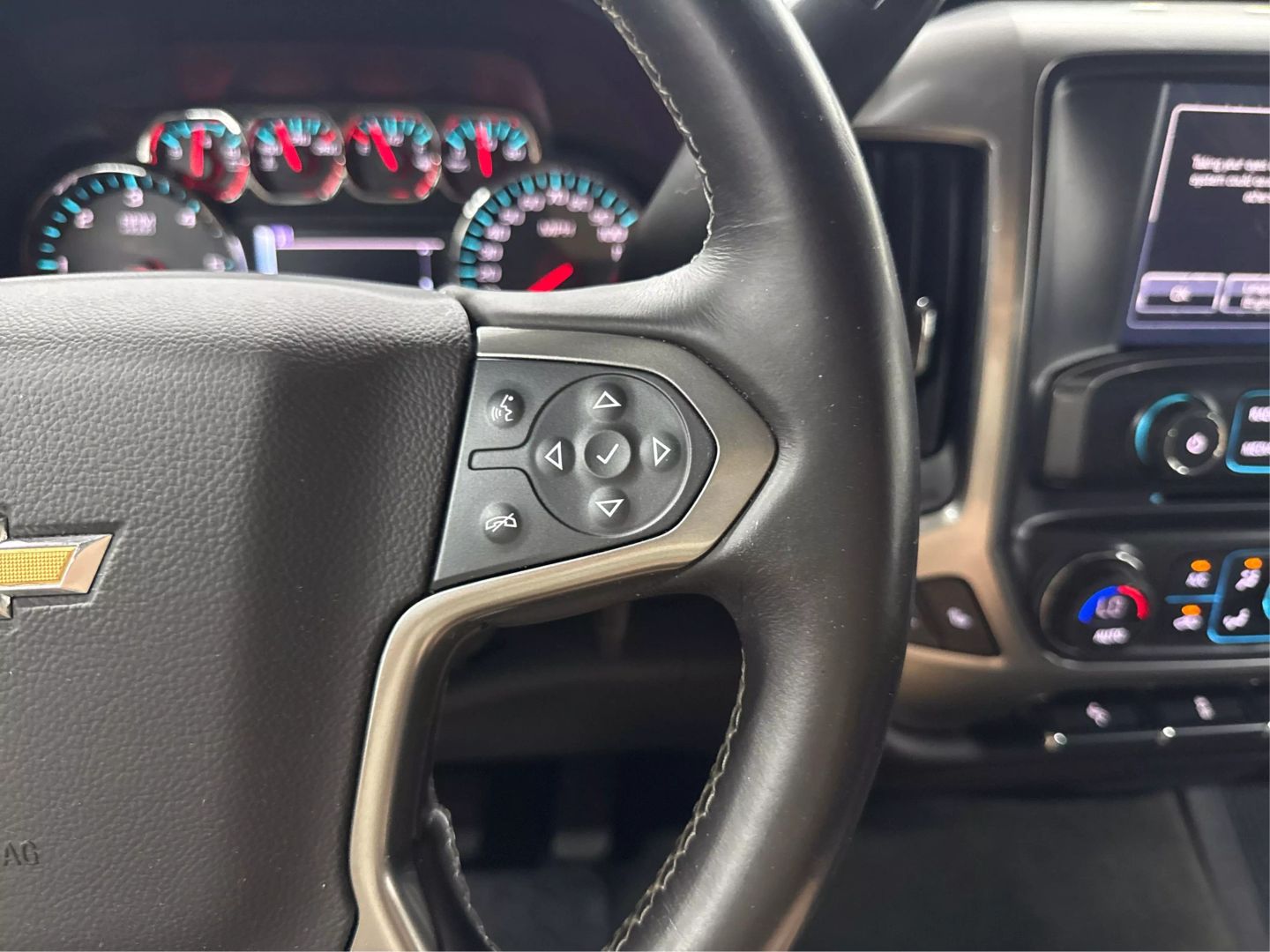 2017 Chevrolet Silverado 1500 Crew Cab - Image 21