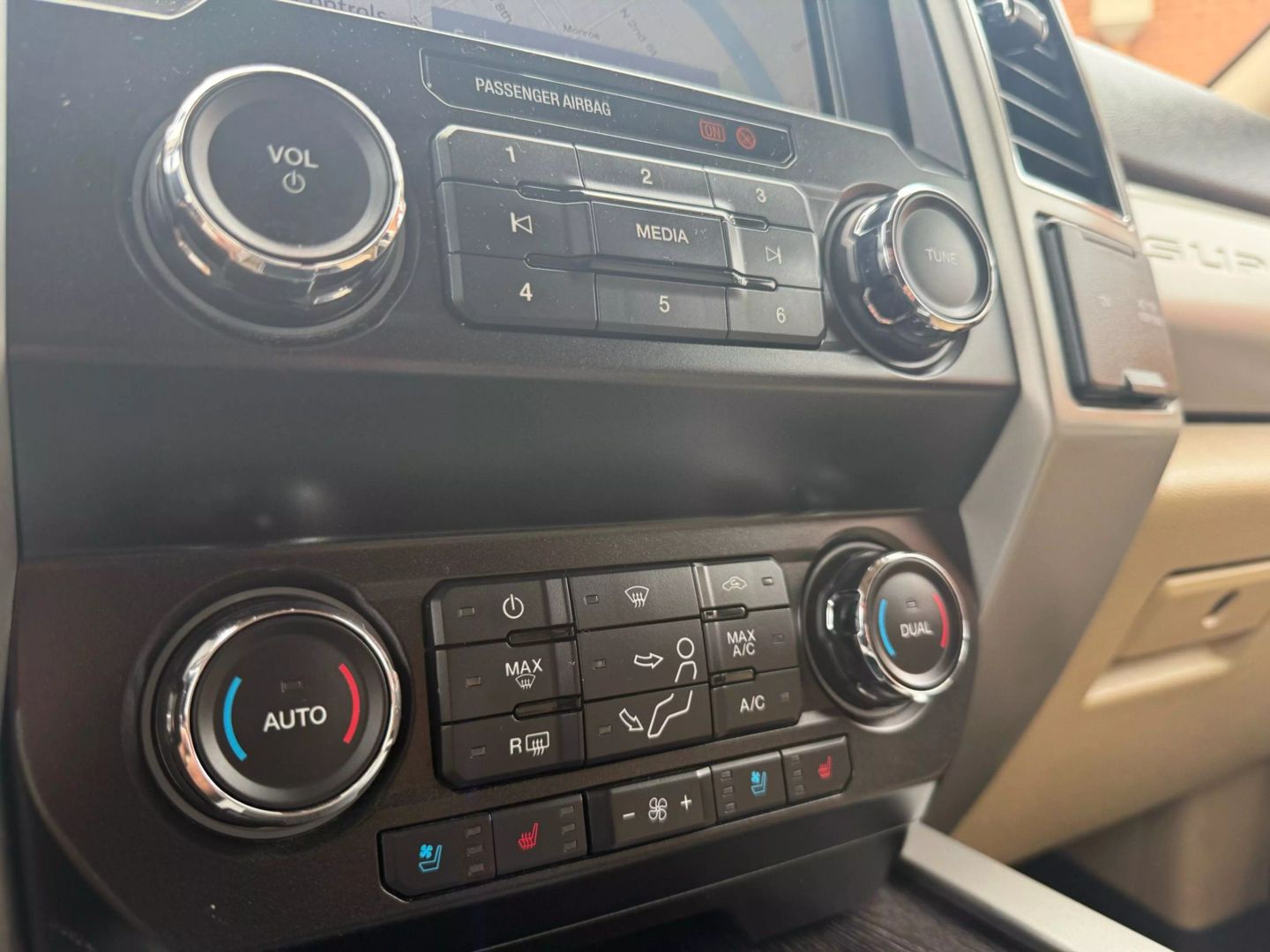 2021 Ford F250 Super Duty Crew Cab - Image 31