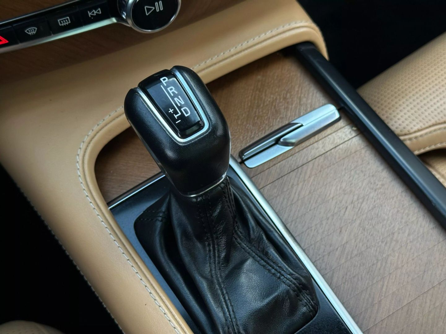 2017 Volvo Xc90 - Image 44