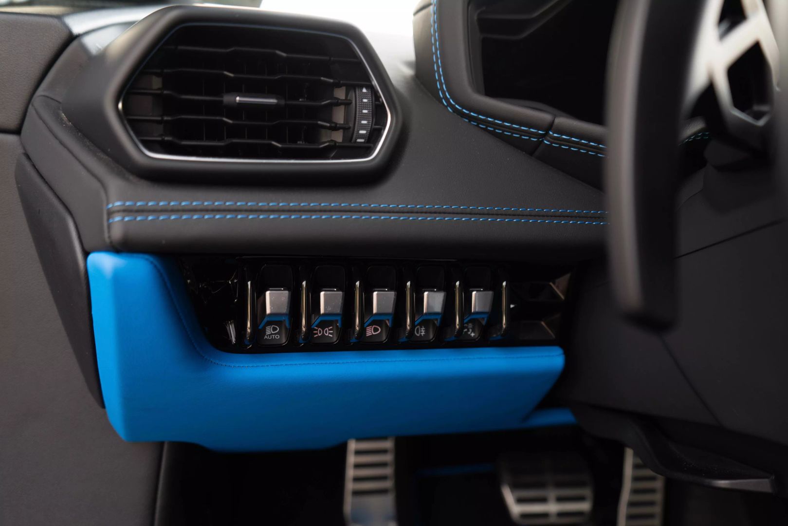 2020 Lamborghini Huracan - Image 39