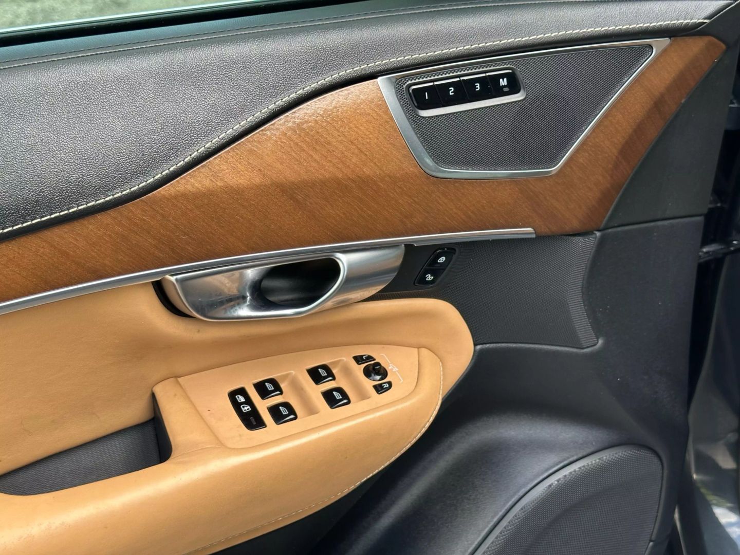 2017 Volvo Xc90 - Image 12
