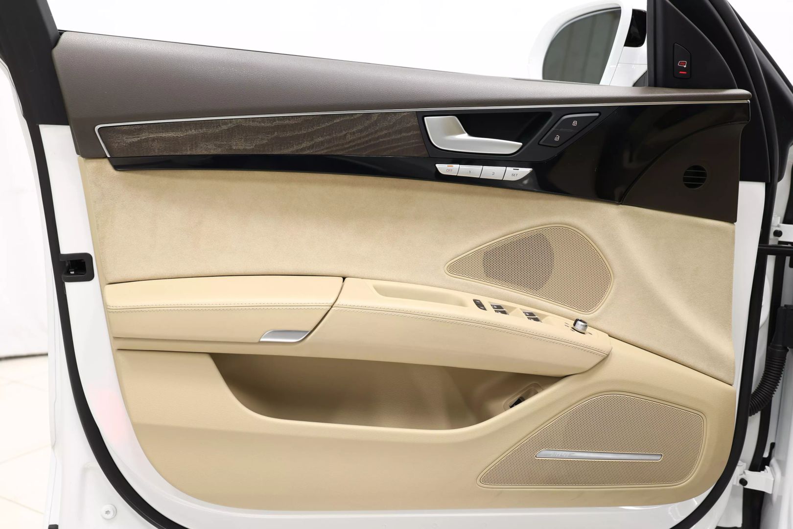 2015 Audi A8 - Image 9