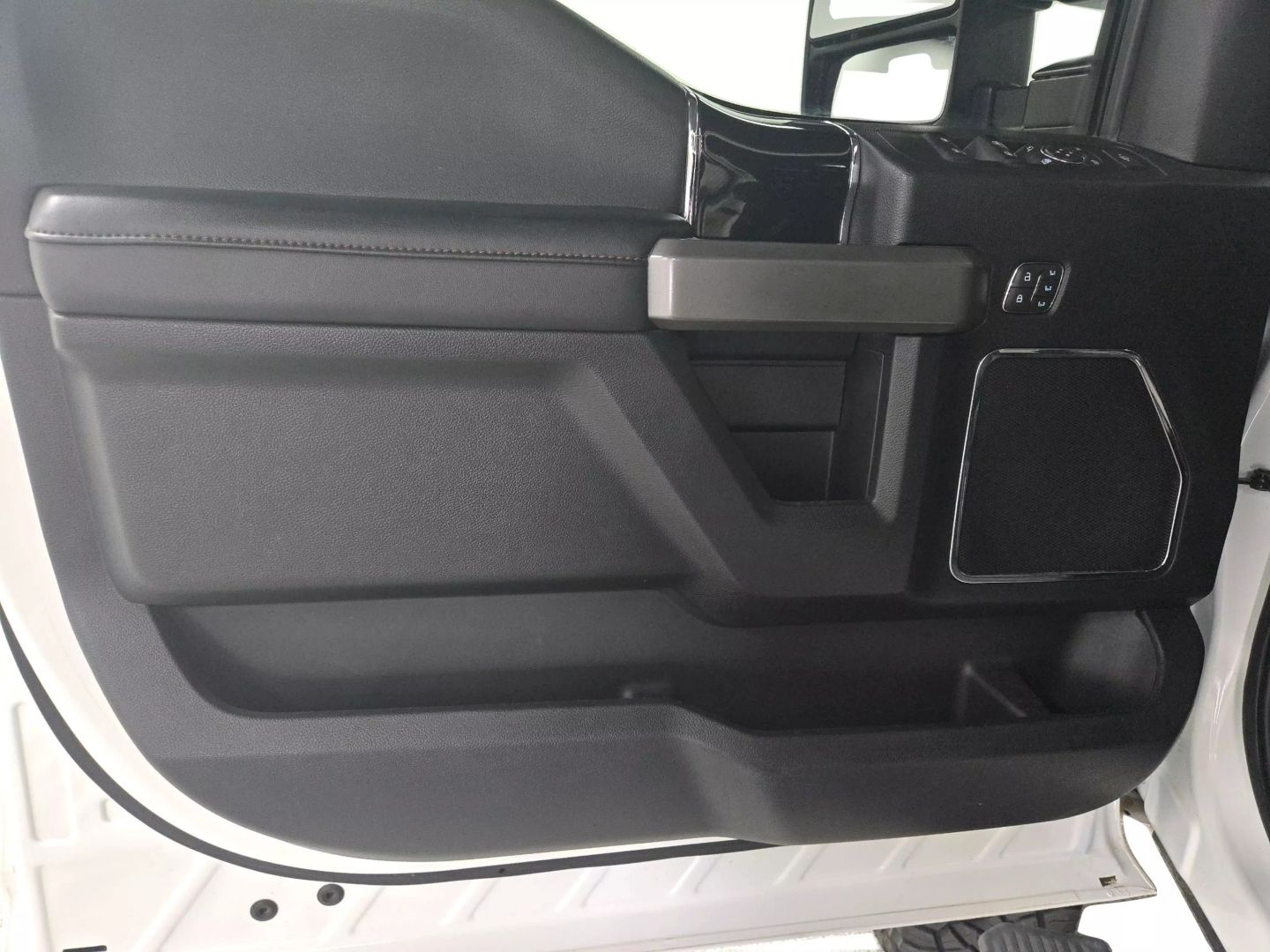 2021 Ford F450 Super Duty Crew Cab - Image 20