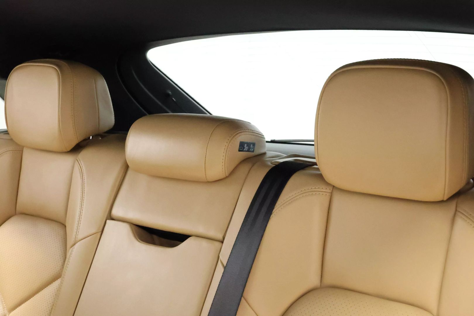 2017 Porsche Macan - Image 56
