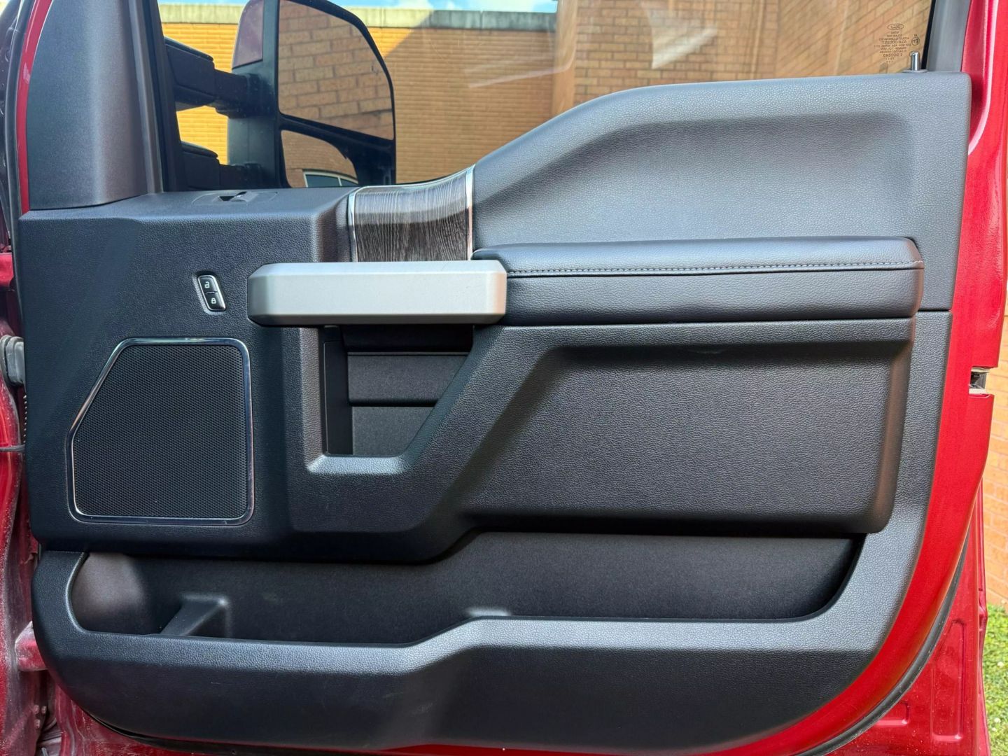 2020 Ford F250 Super Duty Crew Cab - Image 21