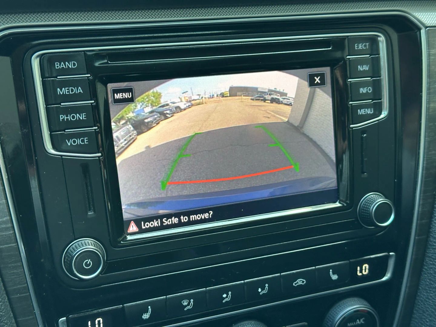 2017 Volkswagen Passat - Image 32