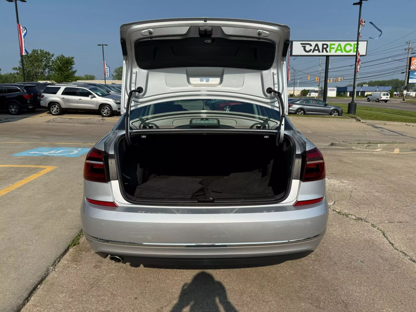 2017 Volkswagen Passat - Image 12