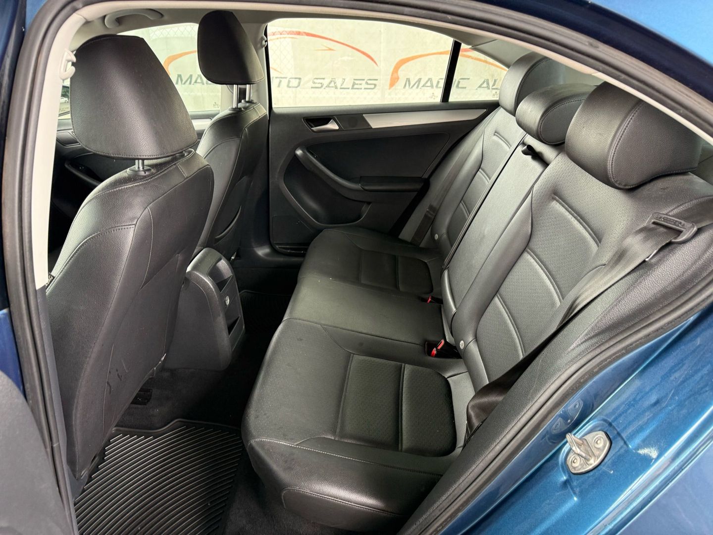 2017 Volkswagen Jetta - Image 18
