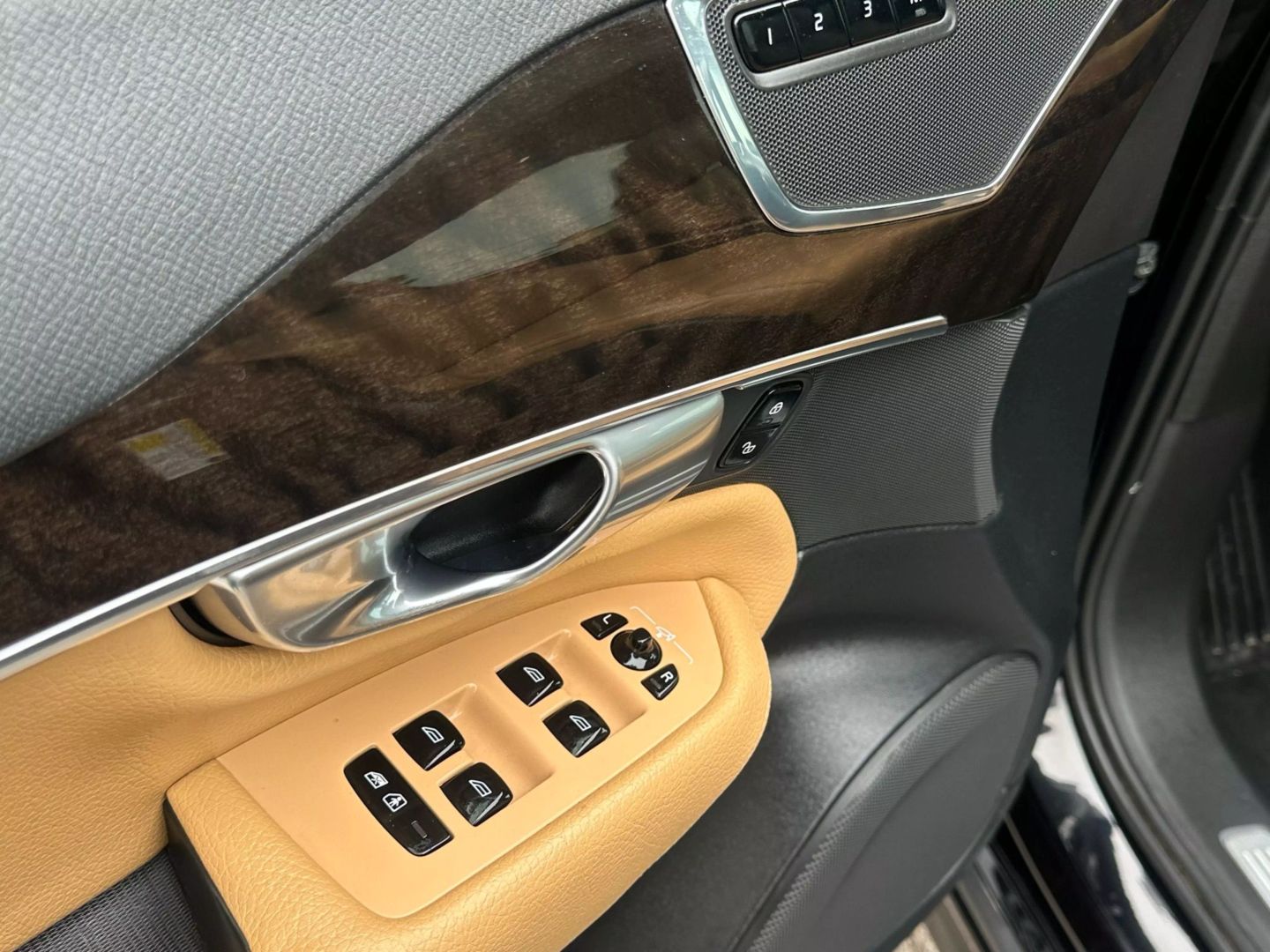2017 Volvo Xc90 - Image 14
